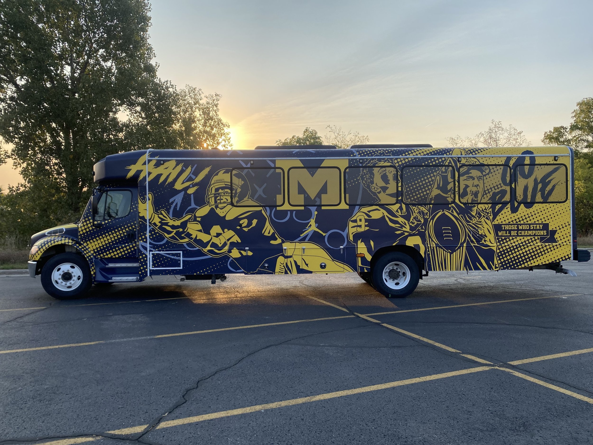 U of M Alumni Tailgate Bus