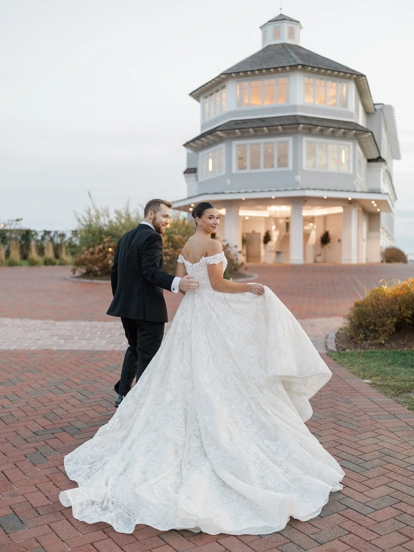 There are endless things to say about the beauty of Hannah and Brendan&rsquo;s wedding at the Wychmere Beach Club. I&rsquo;ll let the photos speak for themselves with a full blog post soon to come 💙
.
.
.
.
.
Planner: @meetingsnevents 
Venue: @wychm