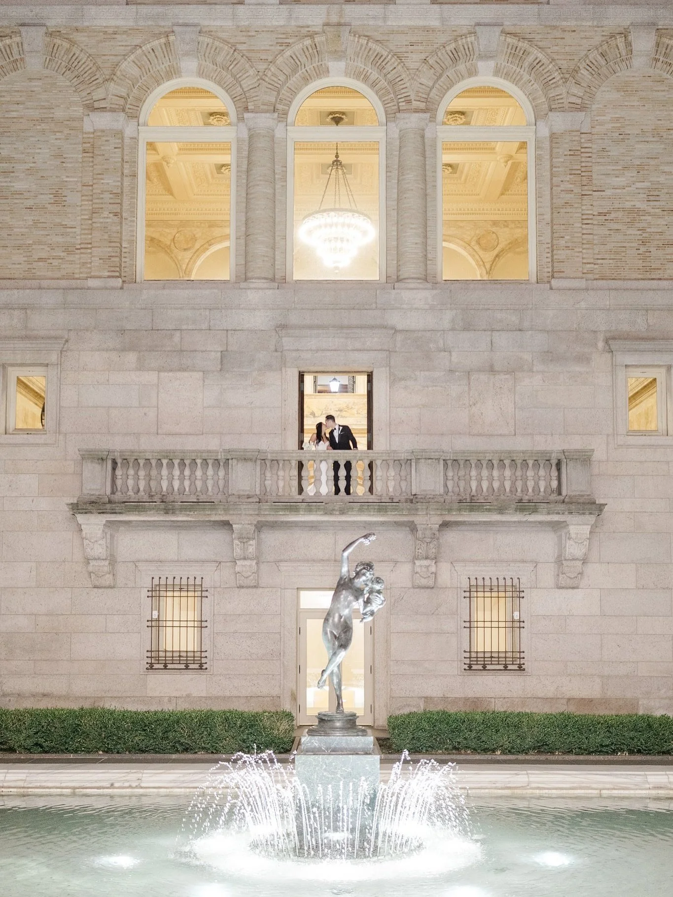 Never skip a Boston Public Library wedding 📚 
.
.
.
.
.
Venue: @bplboston
Hotel: @fairmontcopley 
Planner: @audreywalsheventsco
Caterer: @thecateredaffair
Florist: @glorias_blooms 
Band: @thebandsplash
Lighting: @socialightboston
Makeup/Hair: @marye