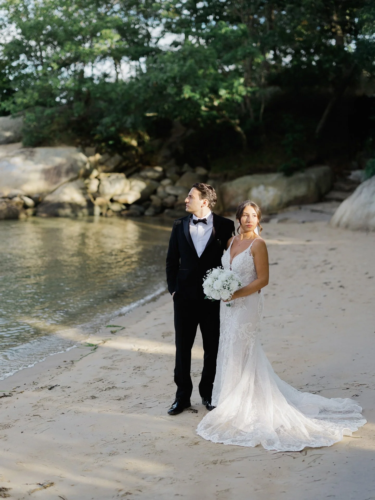 Heading into a beautiful autumn weekend and the summer weather has finally left us for the cool air. One more post on the beach before the leaves take over the feed 🌊 #gloucester #gloucesterwedding #hammondcastle #hammondcastlewedding