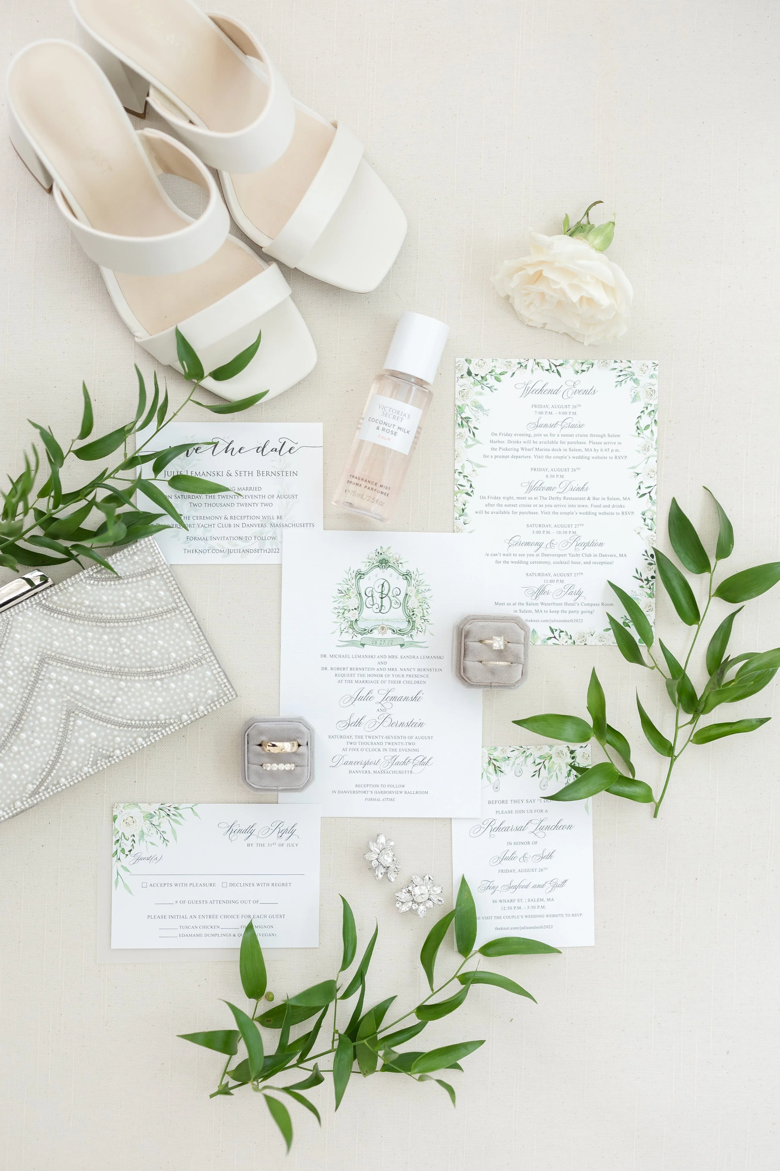 Wedding flat lay items | Beachweddingtips.com