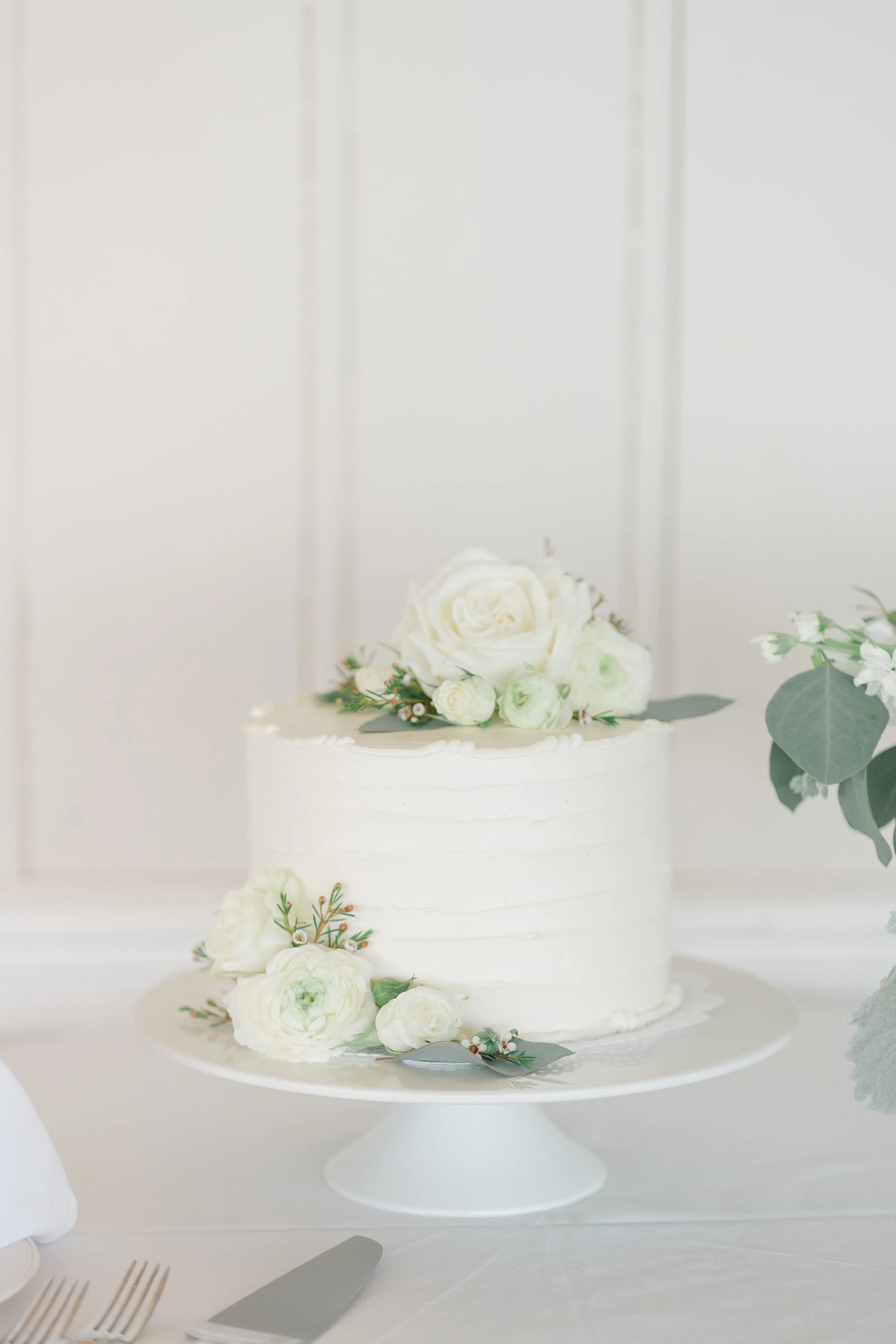 Cake cutting at the Dunes Club Wedding