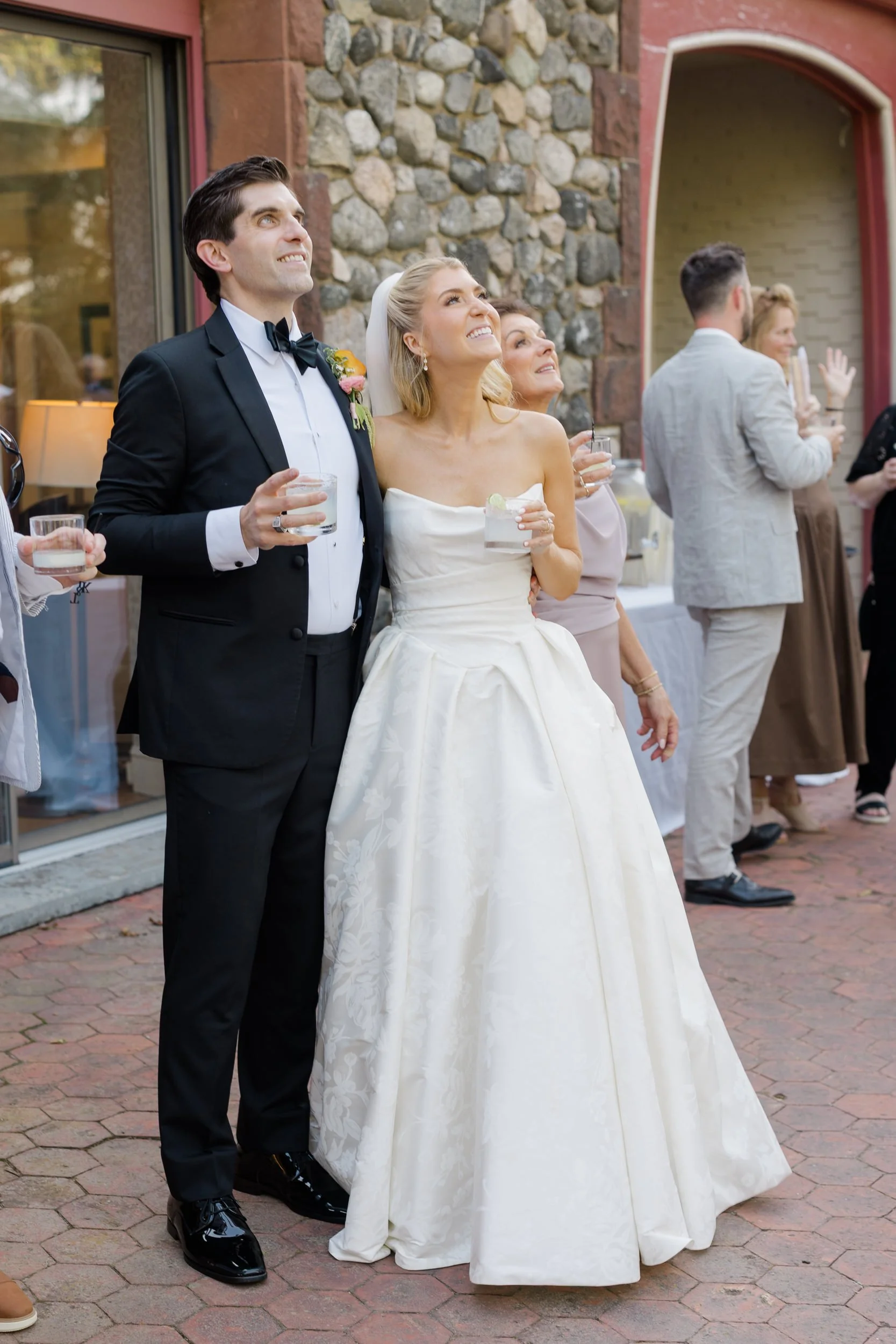 Moraine Farm Wedding cocktail hour