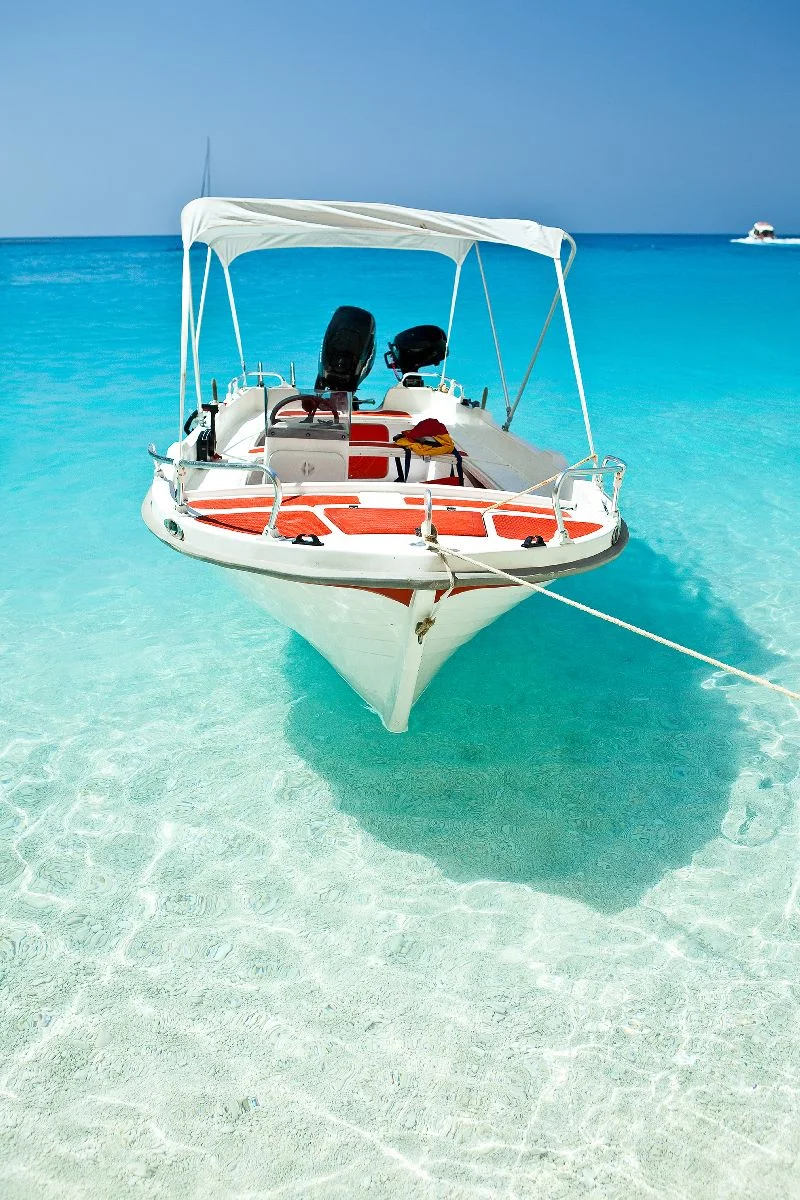 Small Boat in water_9428-boating.jpg