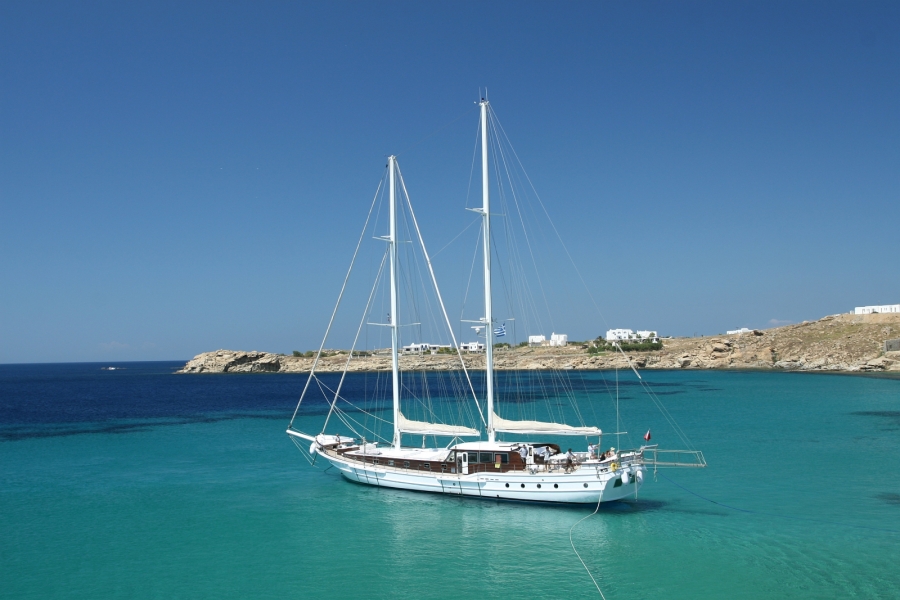luxury_sailing_vessel-1600.jpg