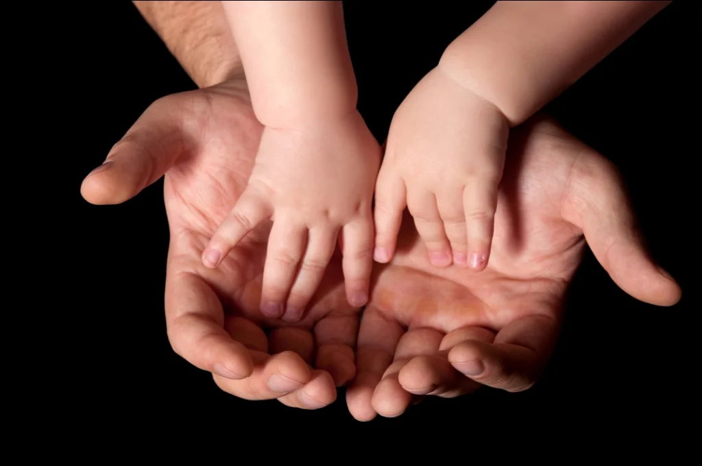 hands_in_hands_compress.jpg