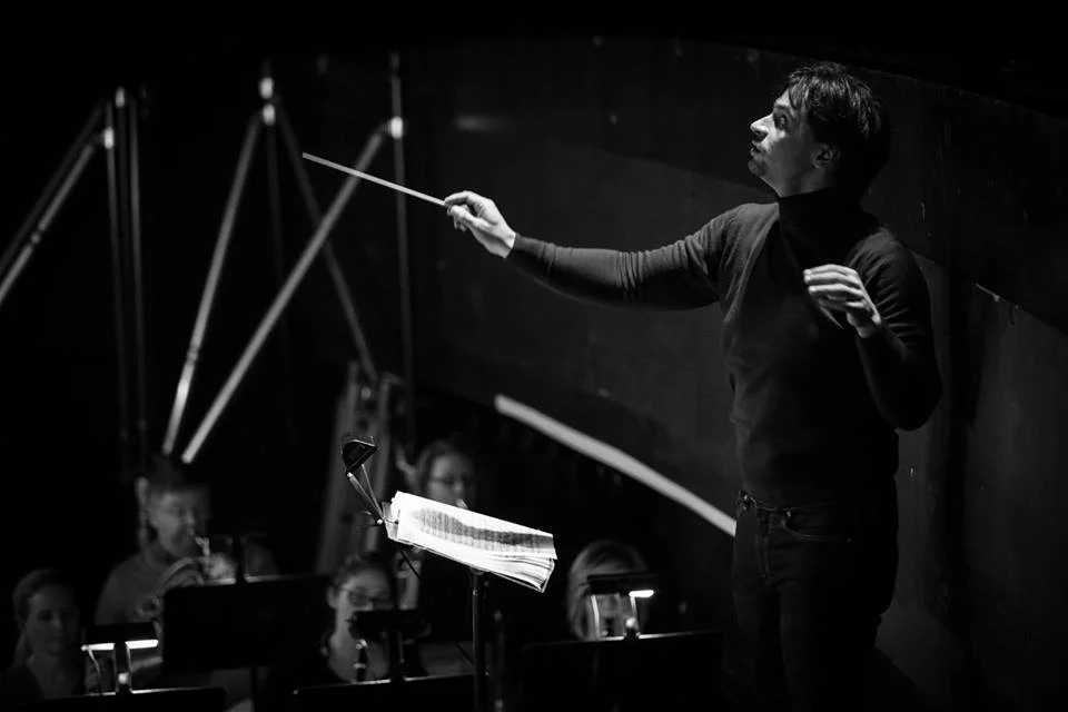 Darwin conducting Winter Opera St. Louis