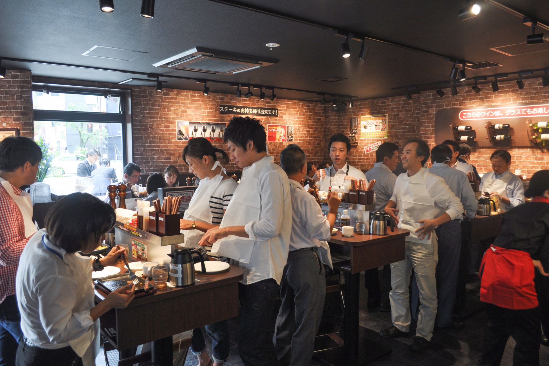Ikinari_Steak_People_Eating_Steak__7_.0-2.jpeg