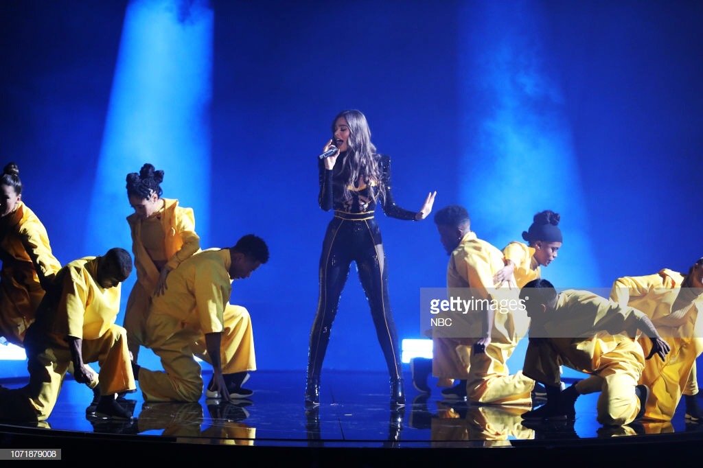 HAILEE STEINFELD Performance in Custom Bao Tranchi