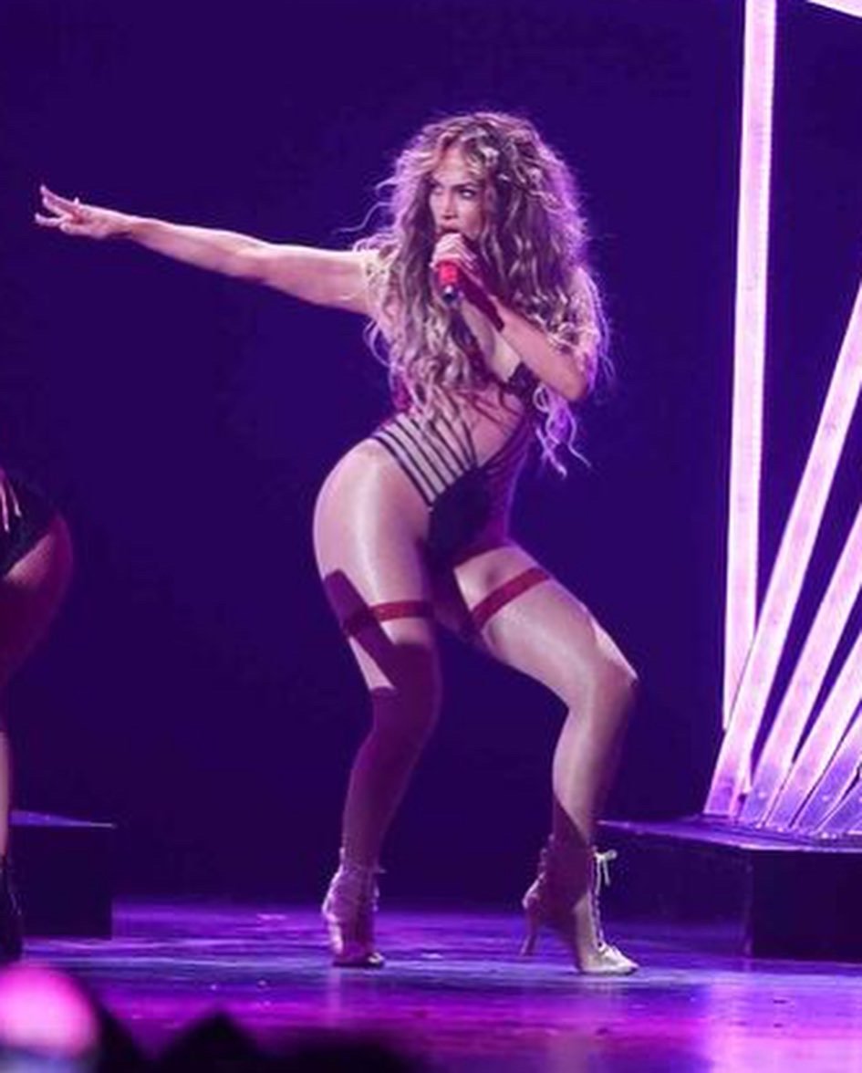JENNIFER LOPEZ in custom BAO TRANCHI