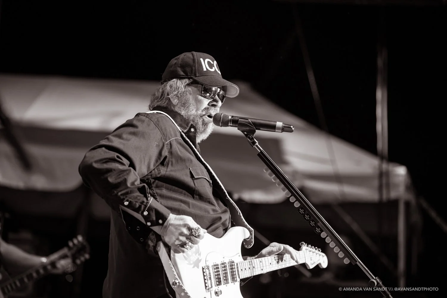 Hank 2022-0813-LastShow-Photo-00010.jpg