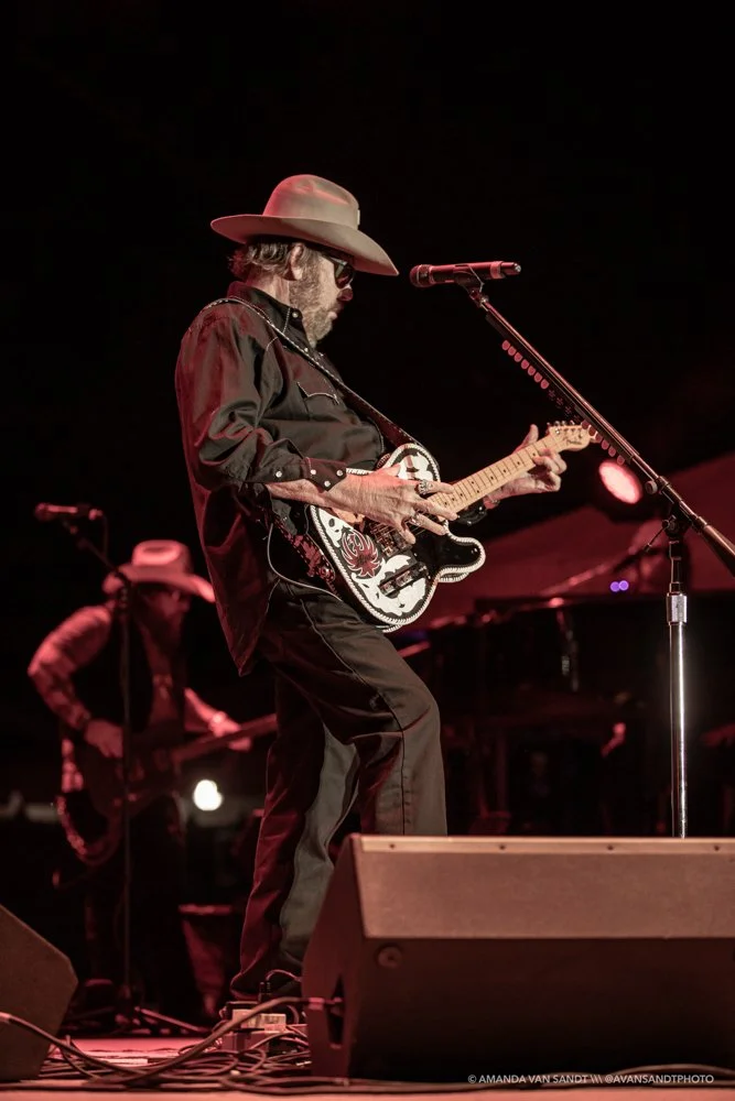 Hank 2022-0813-LastShow-Photo-00019.jpg