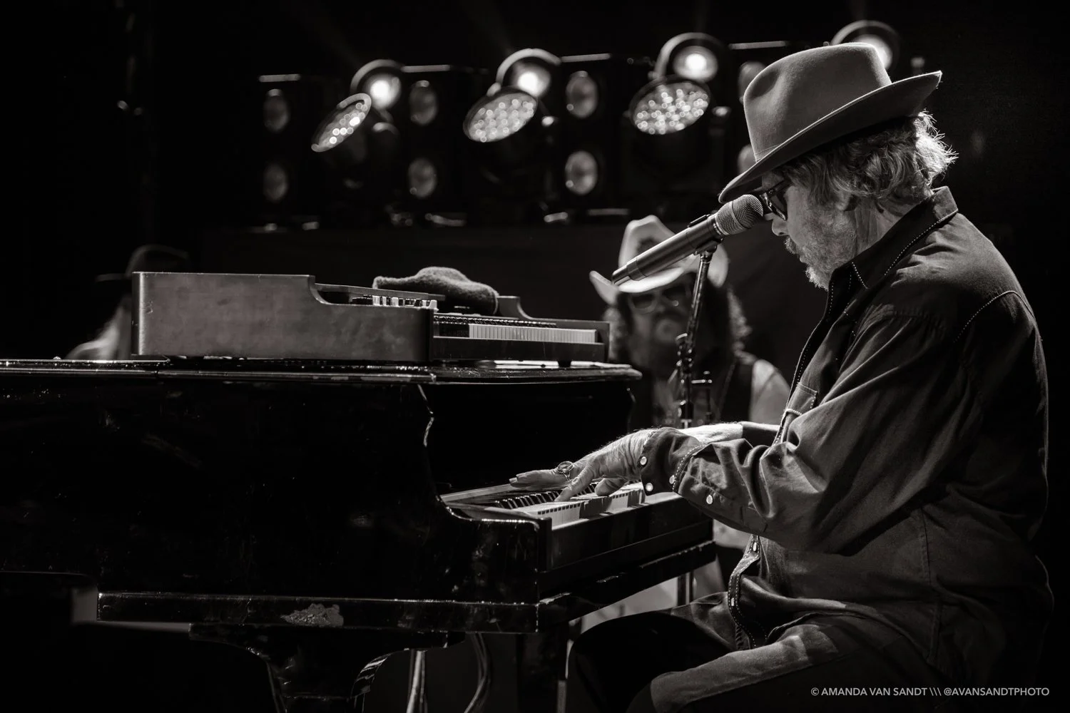 Hank 2022-0813-LastShow-Photo-00125.jpg