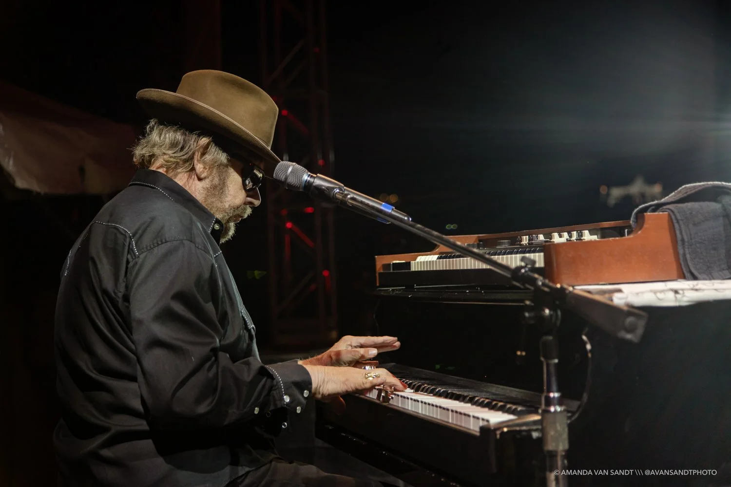 Hank 2022-0813-LastShow-Photo-00136.jpg