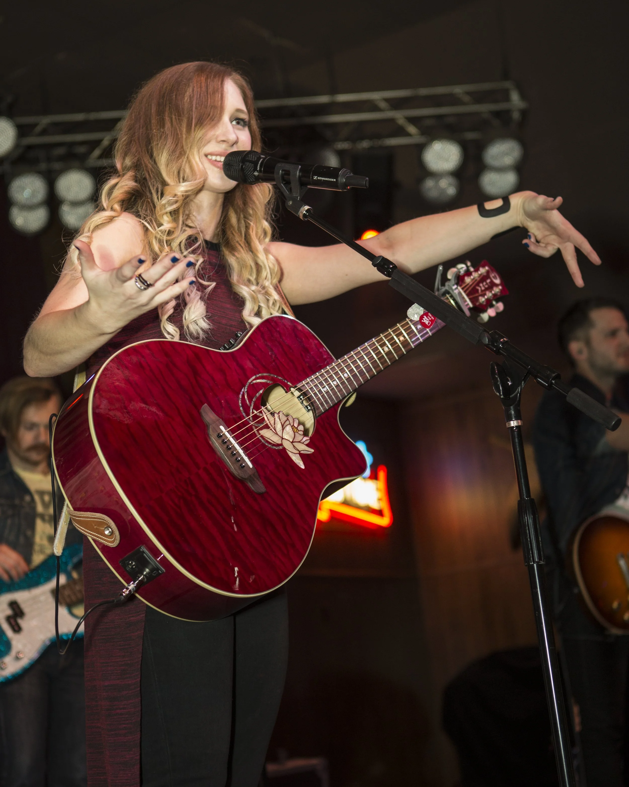 Olivia_Lane-112115-CharlotteNC-Live-5.jpg
