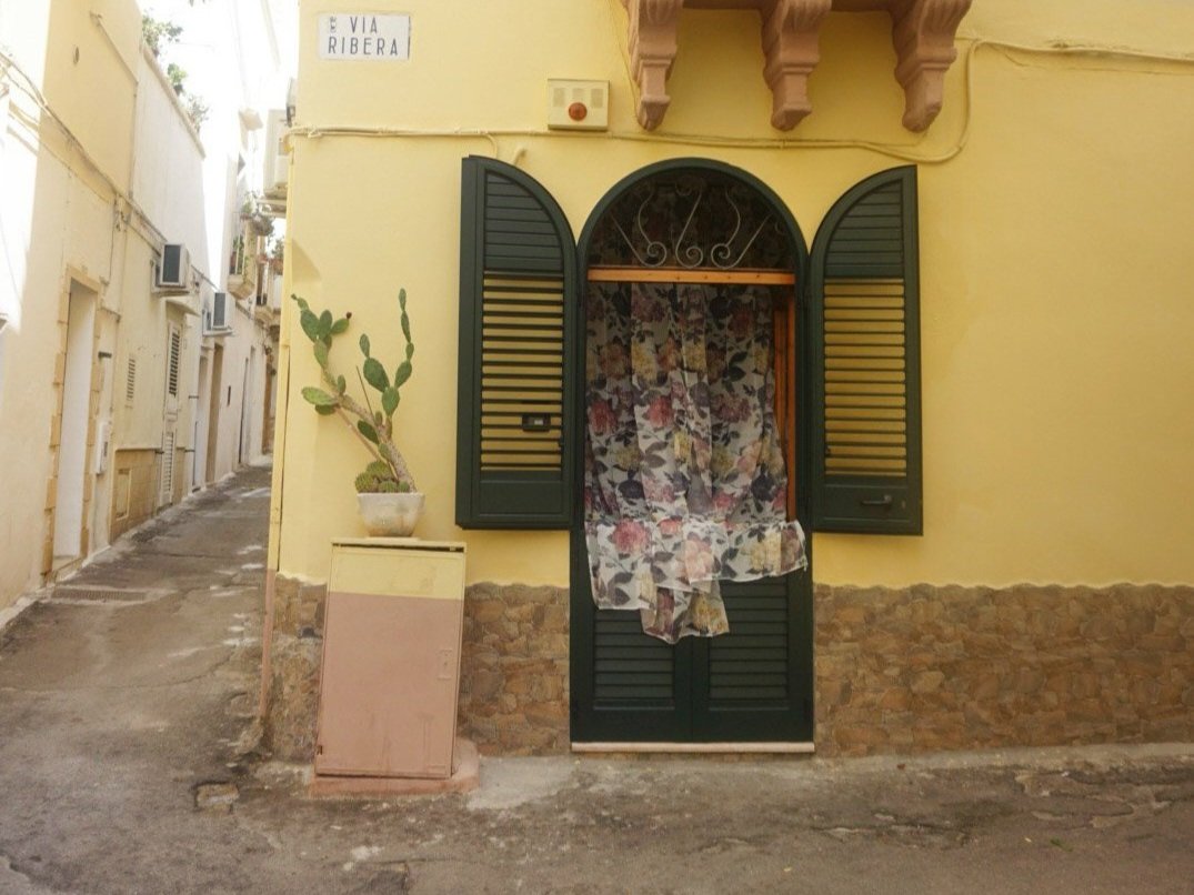ostuni-italy-colours-shutters-claudinehart.jpg