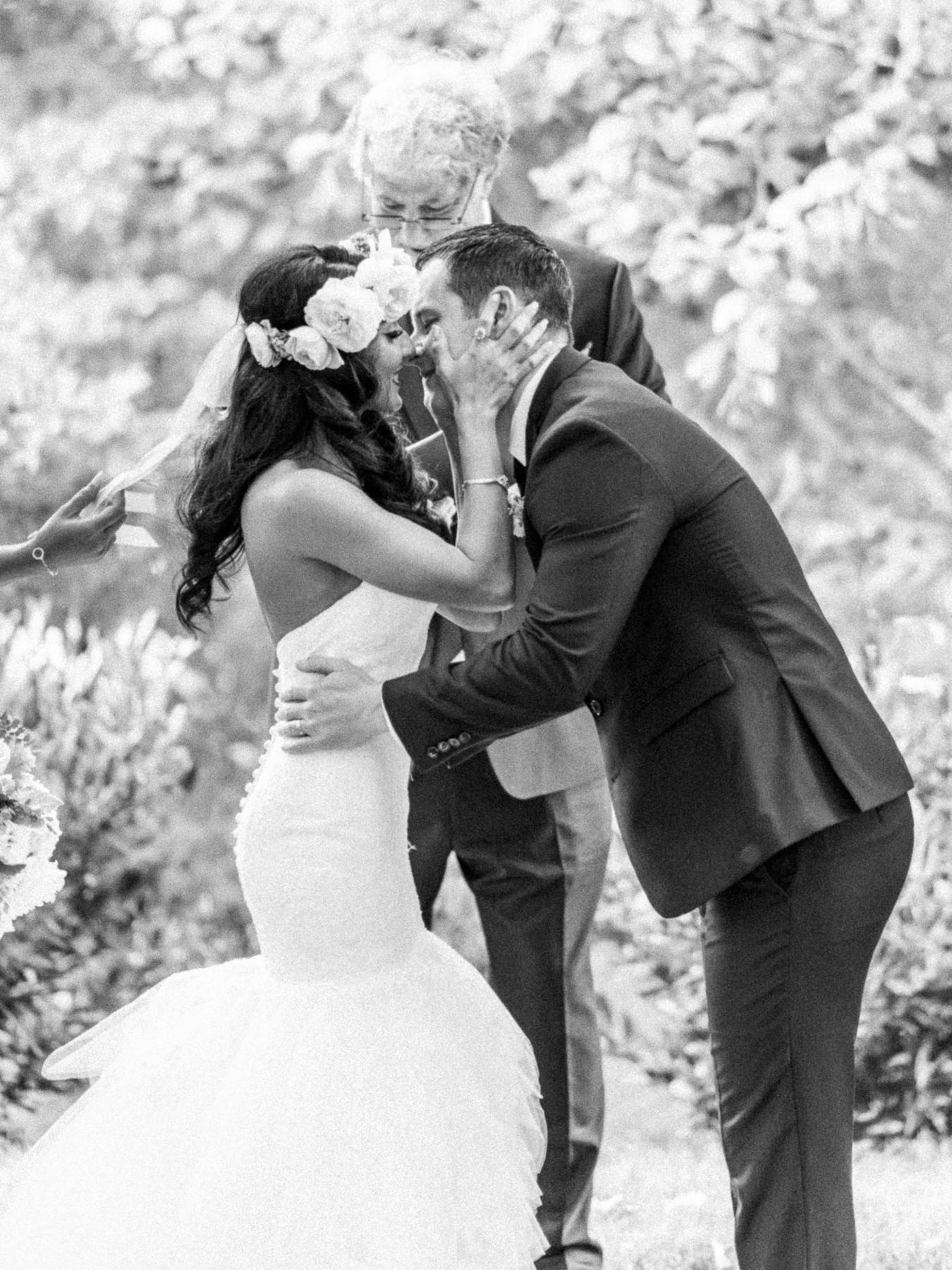 The Kiss - Wedding Photos