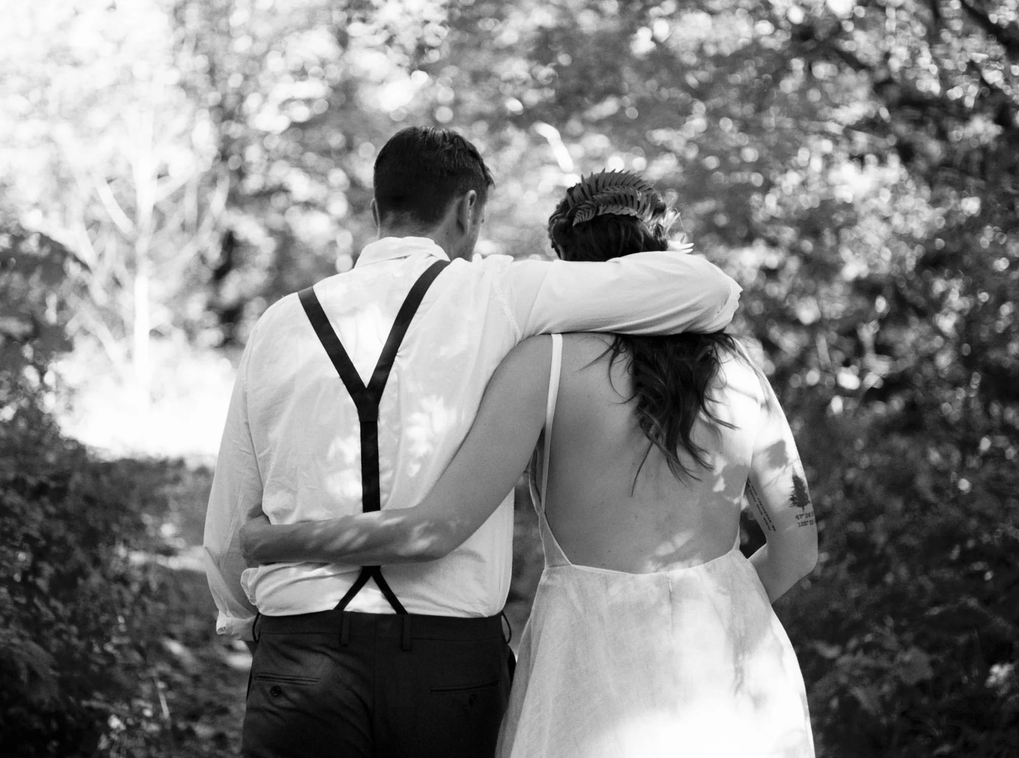 Intimate wedding in nature