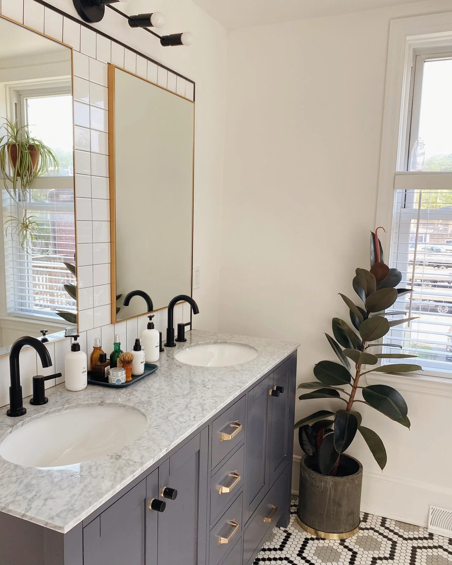 Mix + match. 1835 Locust.