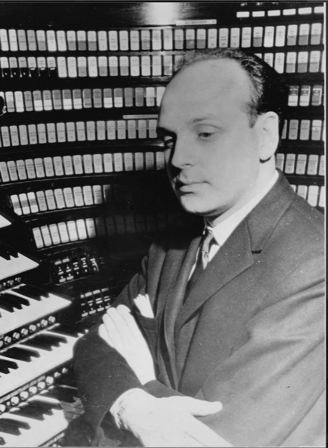 Victor Togni at the Wanamaker organ following his First Prize at the American Guild of Organists’ 1964 Improvisation Competition