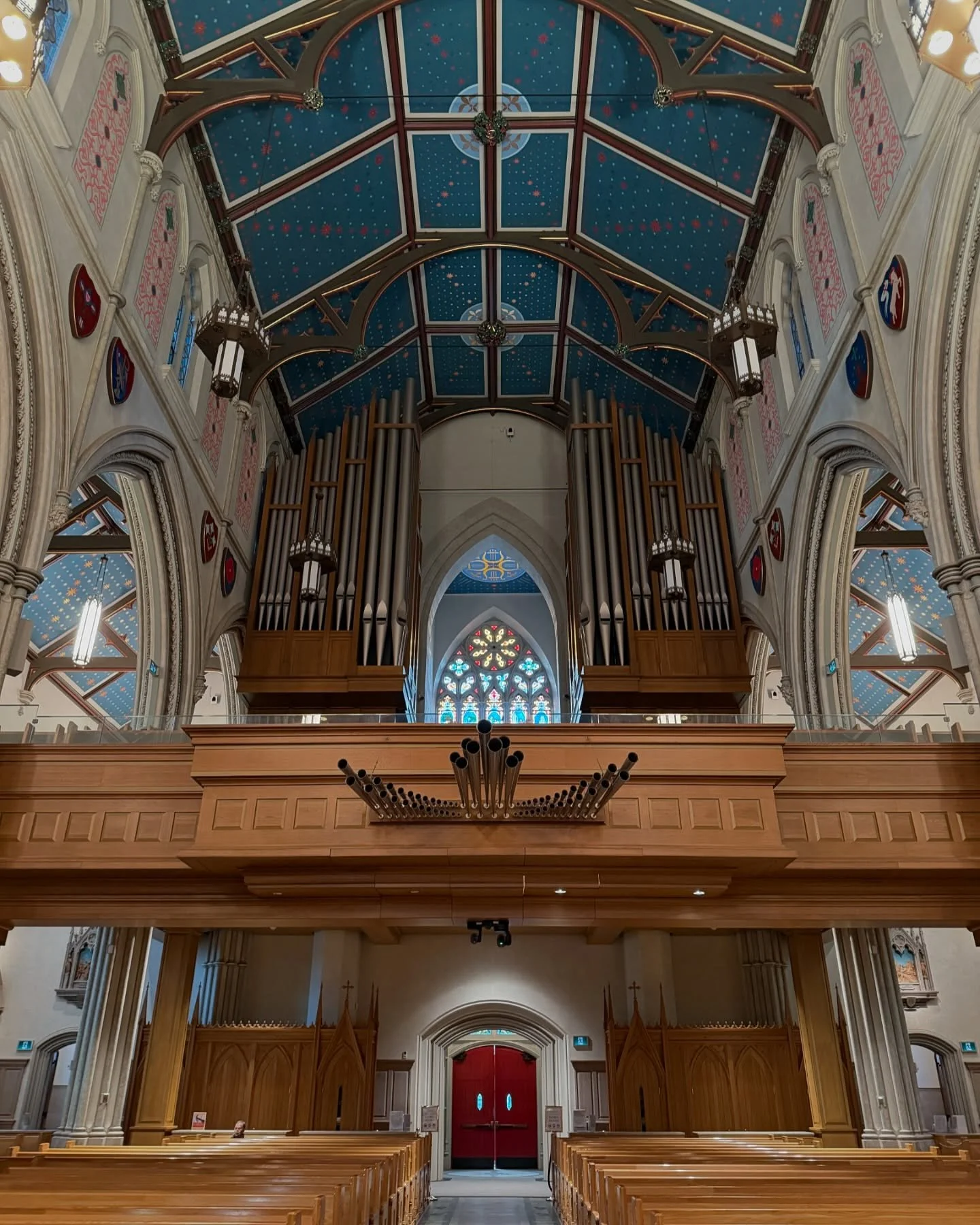 I spent 10 formative years here, attending @stmichaelschoirschool five days a week and singing here at @stmikescathto every weekend. Being back these last few years teaching at the Choir School has been a great joy, but so too has been the opportunit