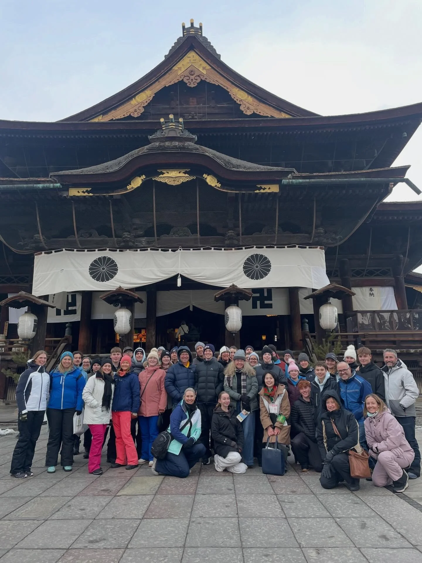 Some great memories from our Snow Monkey Tour the other day! 
Thank you for joining 🐵

🌟The tour is available to book at www.snowmonkeytour.com

#snowmonkeytour #zenkoji #temple #skijapanholidays #hakubatour