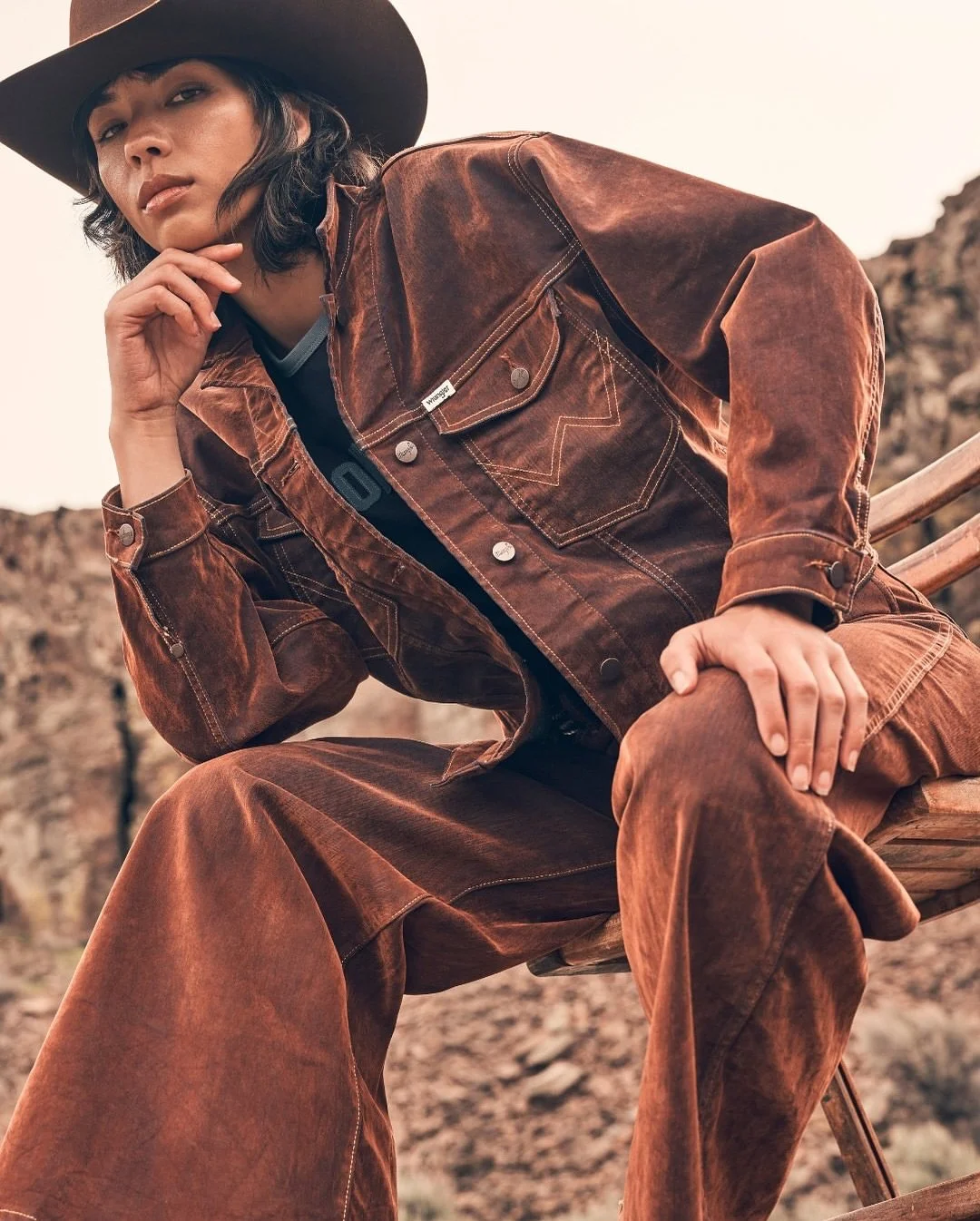 Denim on denim ma color 🤎 total look @wrangler appena arrivato!

#ego_wrangler #wrangler #wranglerjeans #jeans #denim #denimondenim #egostore #vadoligure #savona #liguria