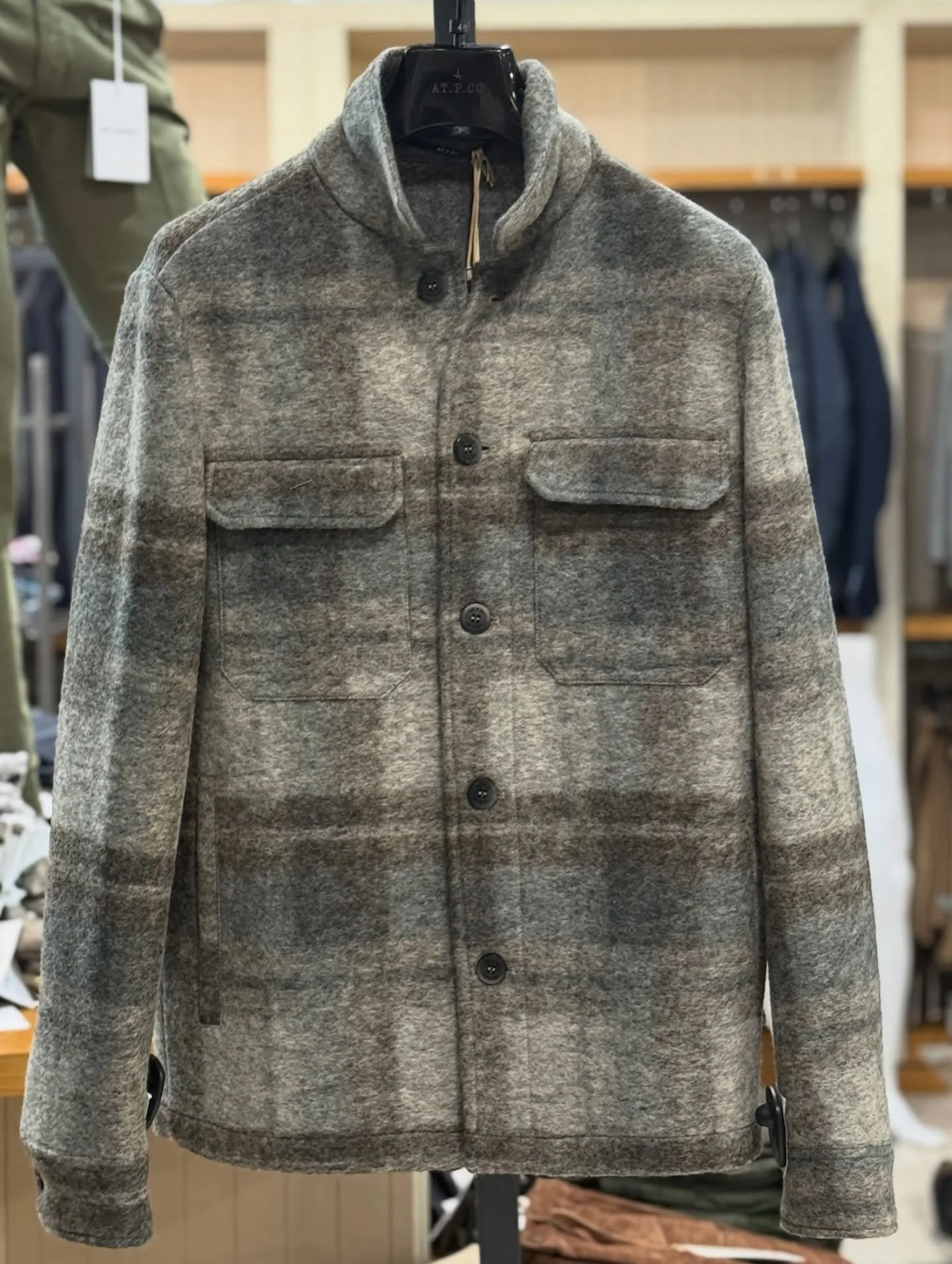Moda uomo autunno = solo il meglio!
Woolrich, AT.P.CO., Jeckerson, Sun68, Mabrun, Roy Roger&rsquo;s, Ecoalf, Blauer, Gant, Aquascutum, Barbour, Manuel Ritz, Manifattura Ceccarelli, intimo Polo Ralph Lauren e tantissimi altri &gt; solo qui da @ego_sto
