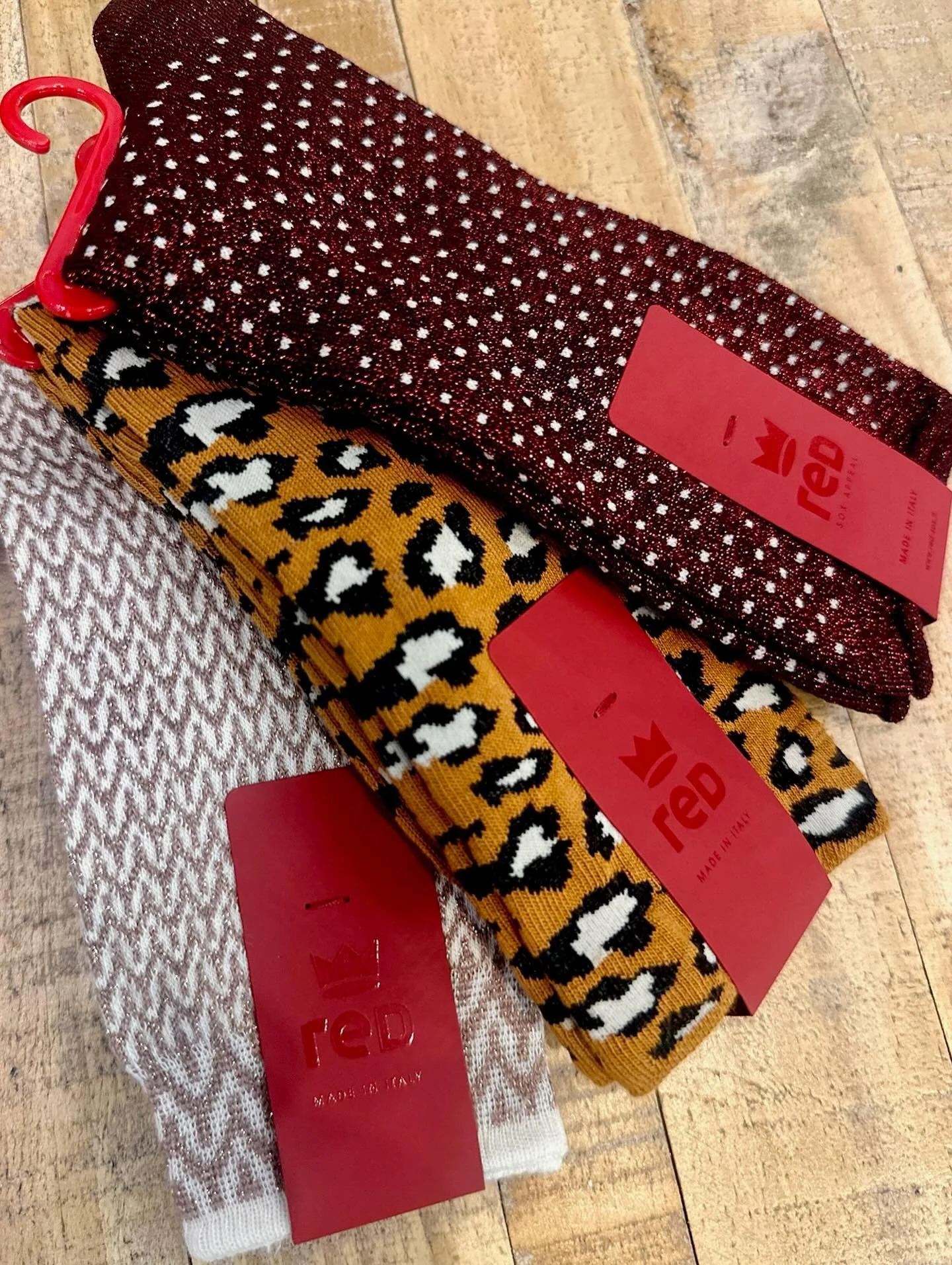 Per Lei &amp; Per Lui - dal classico pois al pop animalier - calze @redsoxappeal per ogni giorno della settimana!