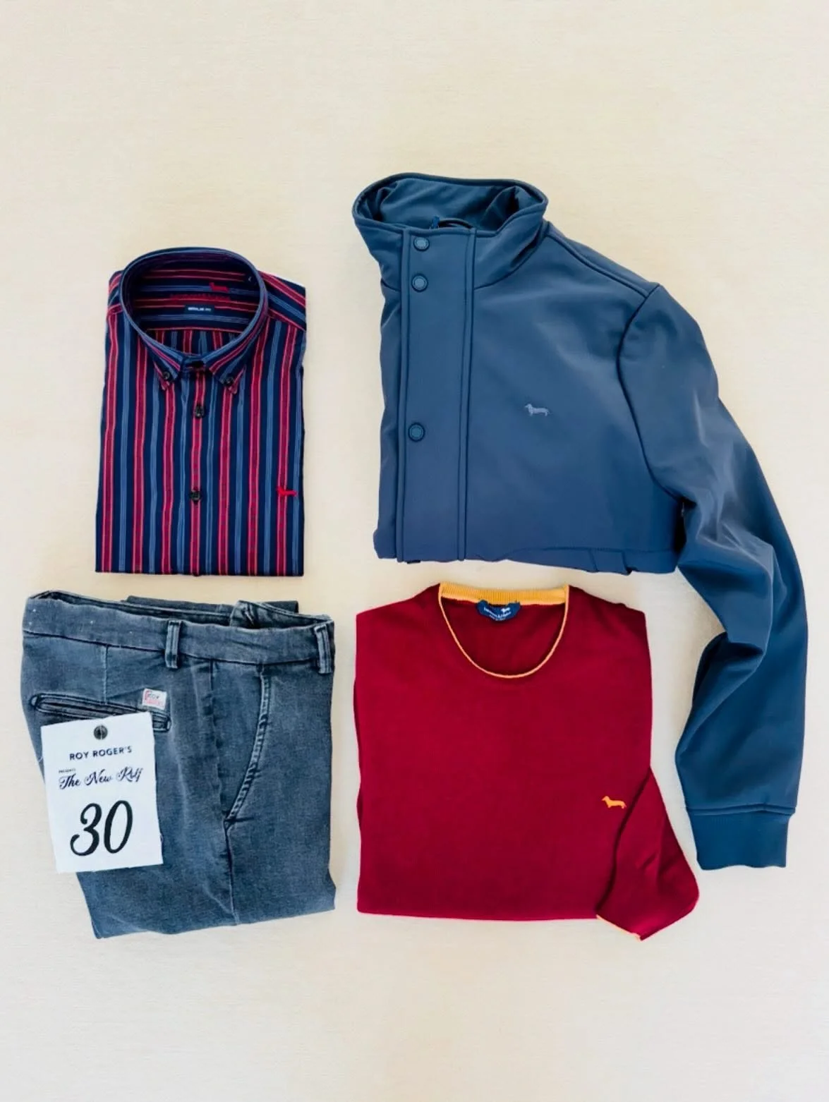 Look del giorno 😎
giacca, camicia e pullover HARMONT &amp; BLAINE
pantalone ROY ROGER&rsquo;S

#moda #modauomo #harmontblaine #royrogers #egostore #vadoligure #savona #liguria