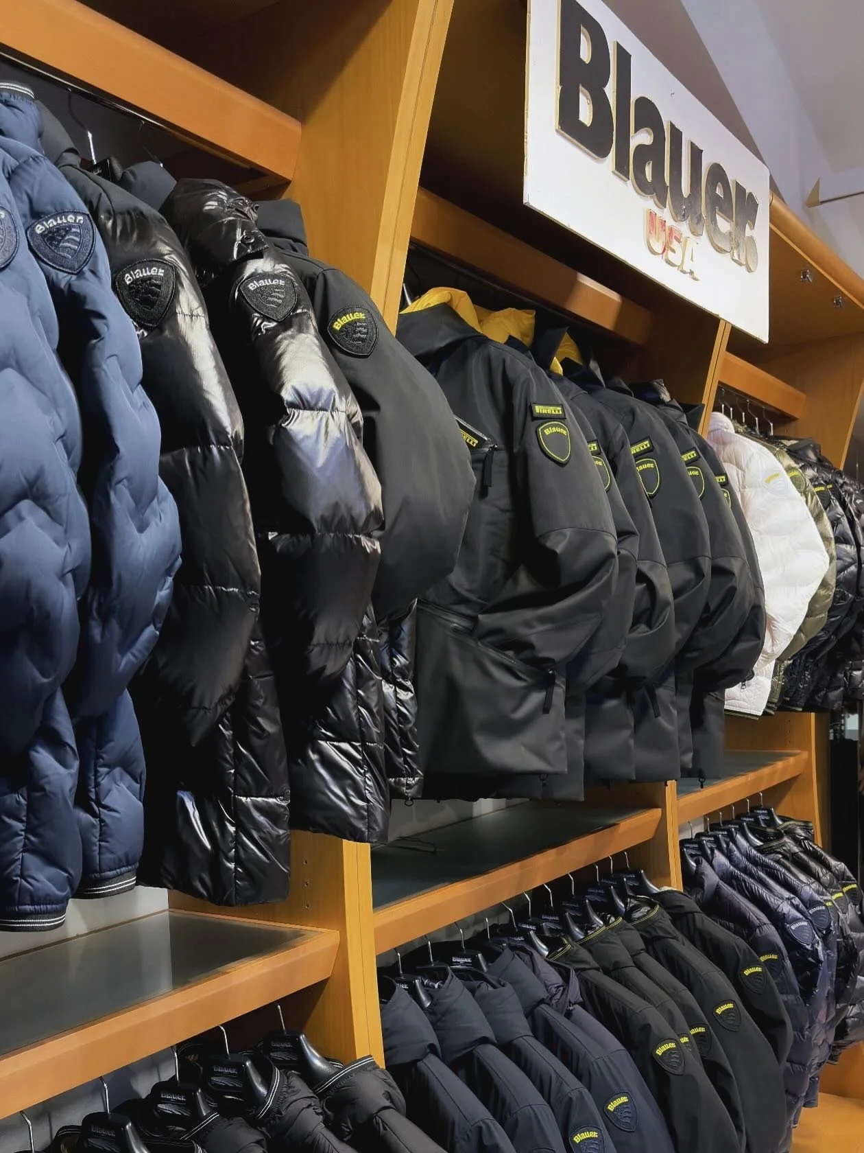 I SALDI INVERNALI continuano! Ancora tantissime occasioni per Lei &amp; per Lui 🧥👖🧣🧦👕👙

In saldo marchi 🔝 come WOOLRICH, BLAUER, BARBOUR INTERNATIONAL, ROY ROGER&rsquo;S, MANIFATTURA CECCARELLI, JECKERSON, MANUEL RITZ, MICHAEL KORS, WRANGLER, 