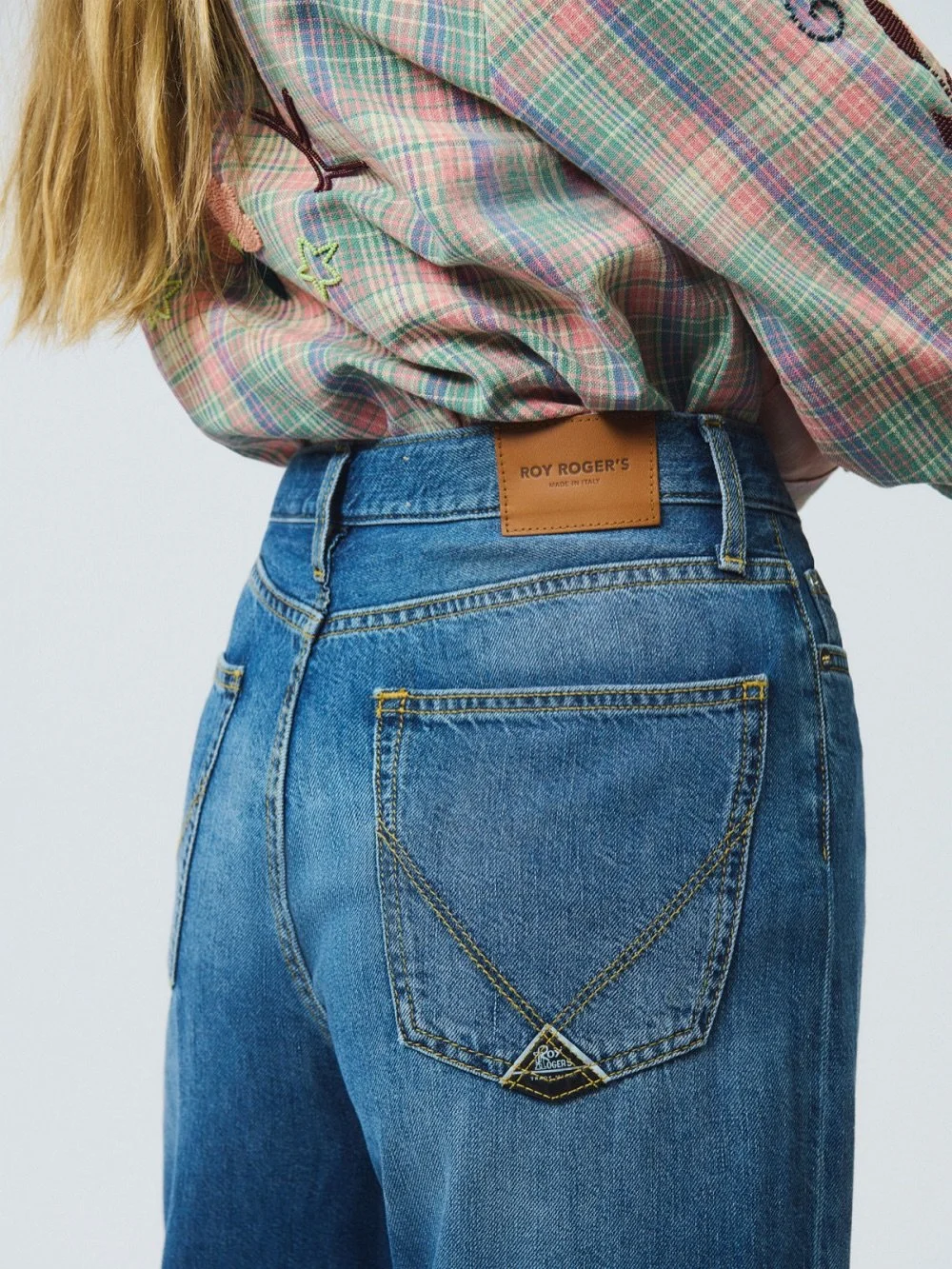 La primavera chiama denim nei lavaggi pi&ugrave; chiari, naturali, vissuti al punto giusto.

In store &egrave; gi&agrave; arrivata la nuova collezione jeans @royrogers_official uomo e donna &mdash; e molto altro.

Passa a provarli: il fit giusto si r
