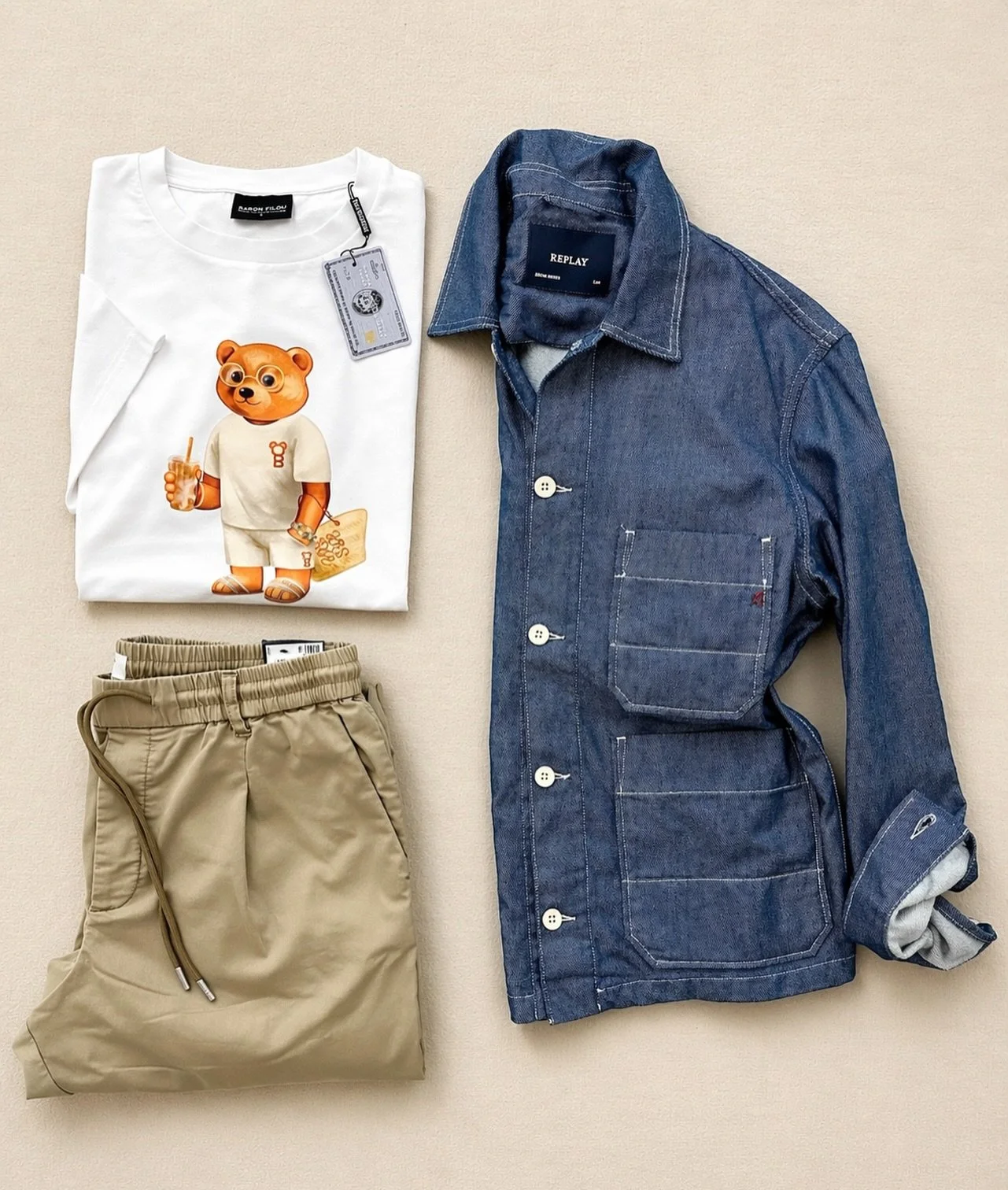 Sunday look 😎

Giacca camicia 4 tasche in denim leggero @replay 
T-shirt @baronfilou - tantissimi altri soggetti/teddy bear in store!
Pantalone army green con coulisse in vita @replay 

Per info e spedizioni WhatsApp 3421685846

Luned&igrave; &ndash