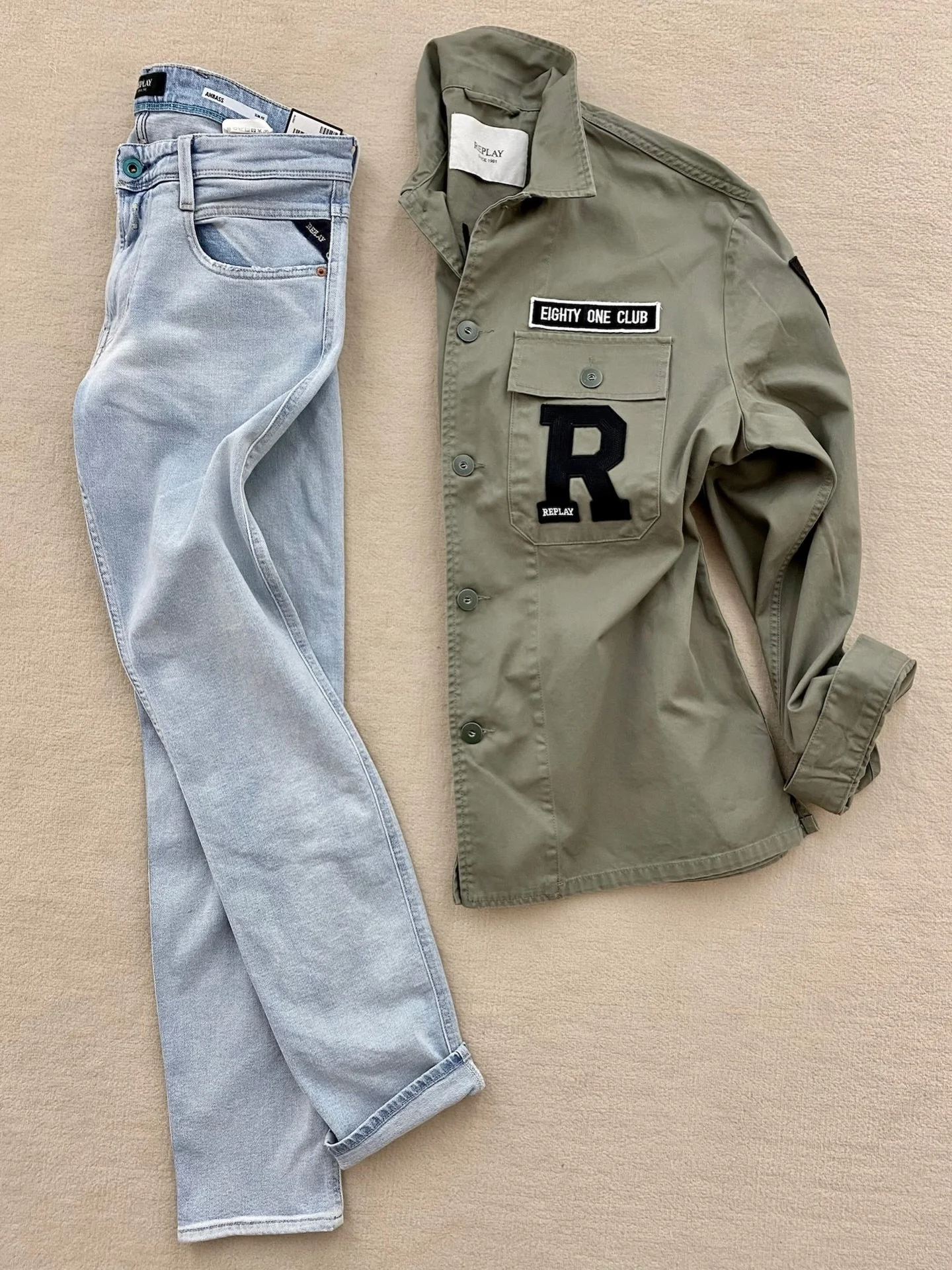 Camicia con logo e patches + jeans chiarissimi anni 90 = total look @replay 😎

Per info e spedizioni WhatsApp 342 1685846

#egostore #savona #abbigliamento #liguria #riveradiponente