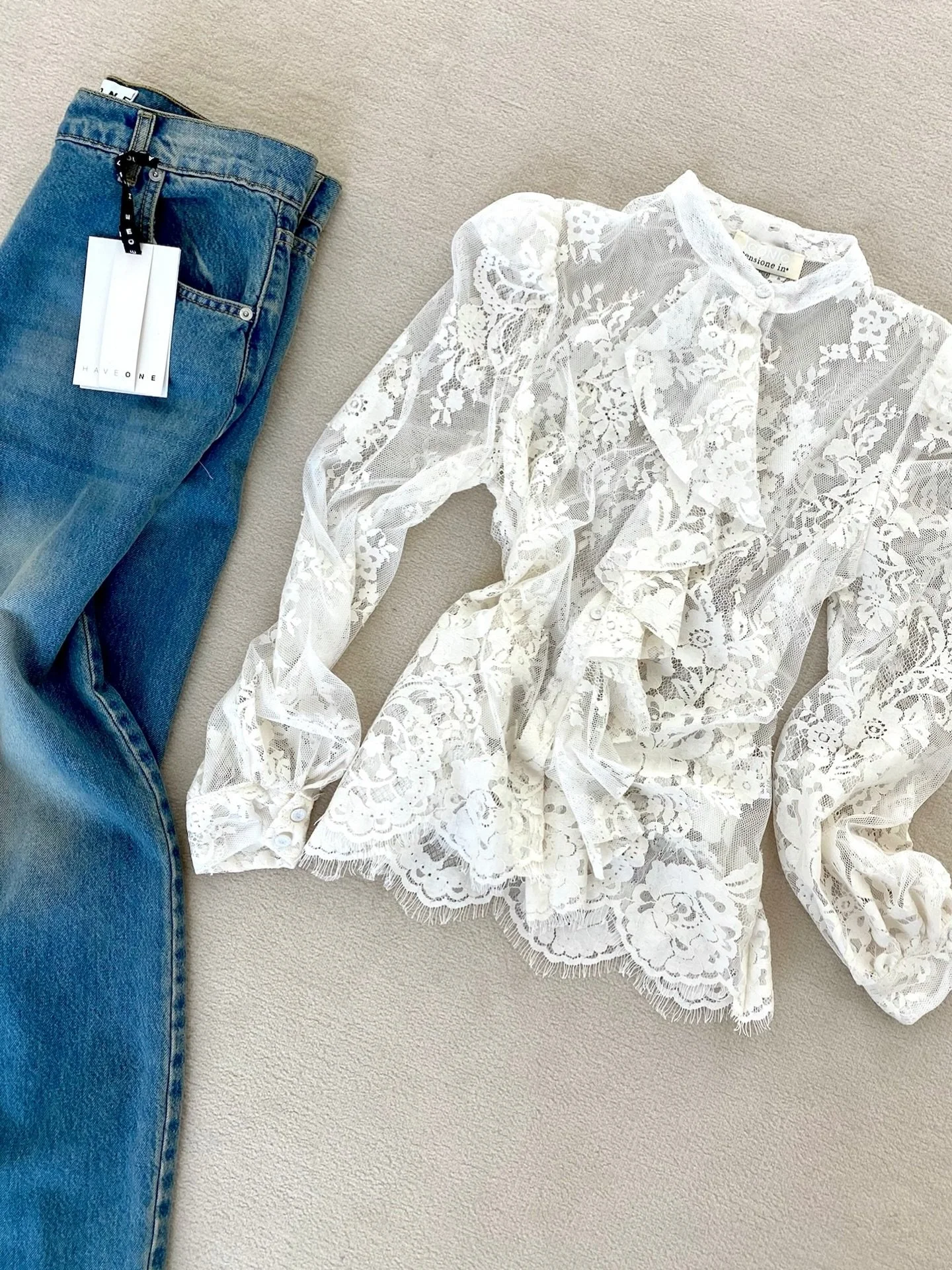 Ci siamo innamorate di questa blusa boho chic in pizzo da indossare cos&igrave;: con reggiseno a vista e jeans larghissimo a vita bassa 🌅 #summerfeeling 

#egostore #savona #liguria #abbigliamento