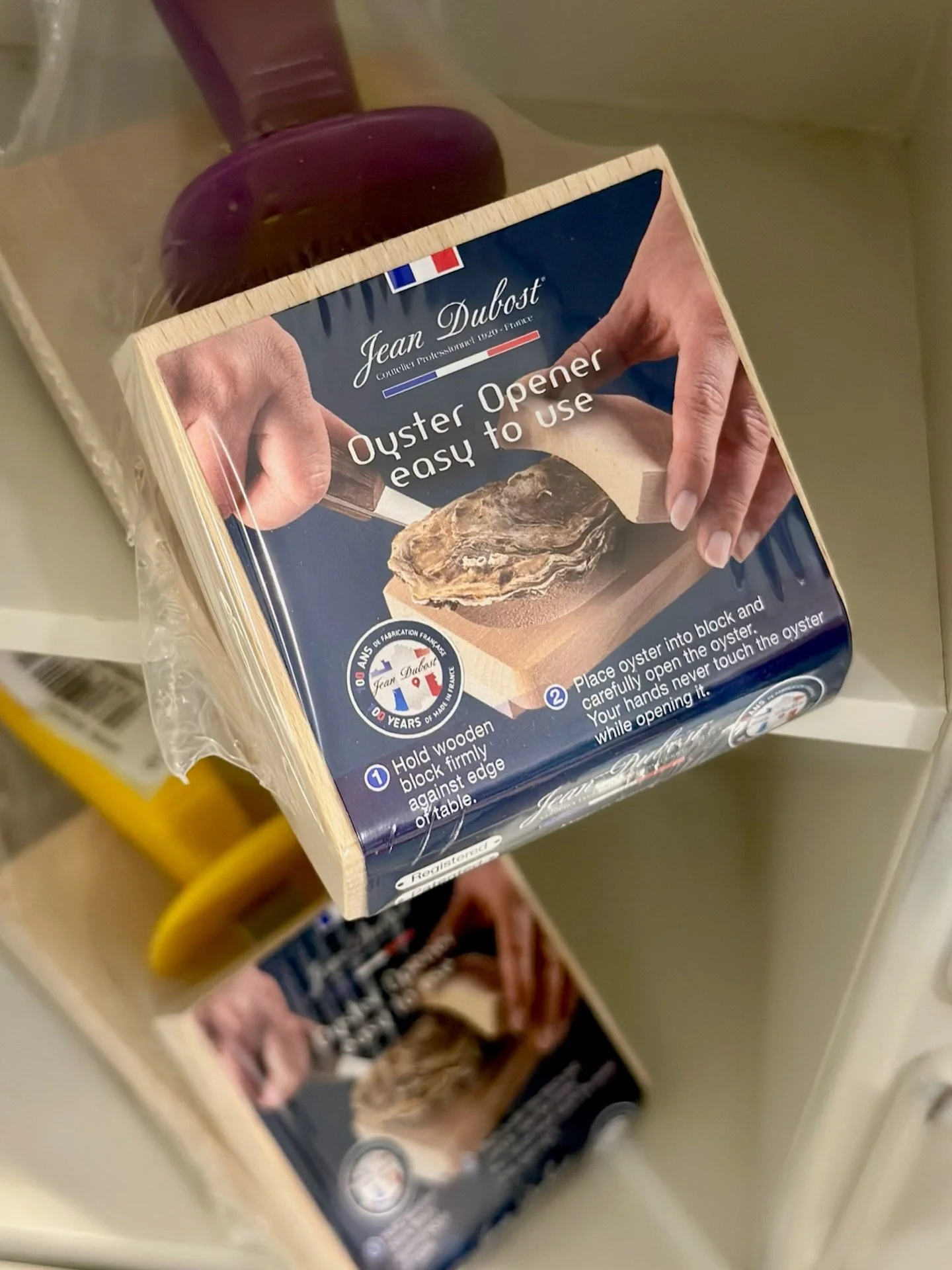 Il rituale delle ostriche, a casa tua ✨🦪

In negozio trovi tutto quello che serve: coltelli, pinze, alzate da colmare di ghiaccio, set completi&hellip; quelli giusti, fatti bene, di @jeandubost 

E poi, calici per bollicine ghiacciate 🥂

Scorri la 