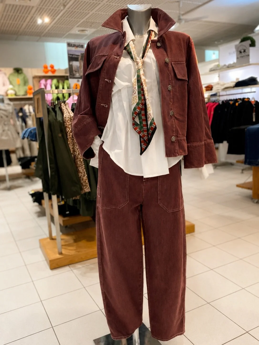 Nuovi look, nuovi bikini e tantissimi nuovi marchi da scoprire 💓 

In negozio, oltre 80 marchi, oltre 4500 MQ, tra moda, scarpe, borse e accessori, intimo, costumi da bagno e moda mare ☀️
Plus tutto un piano dedicato al reparto casa, arredo e lifest