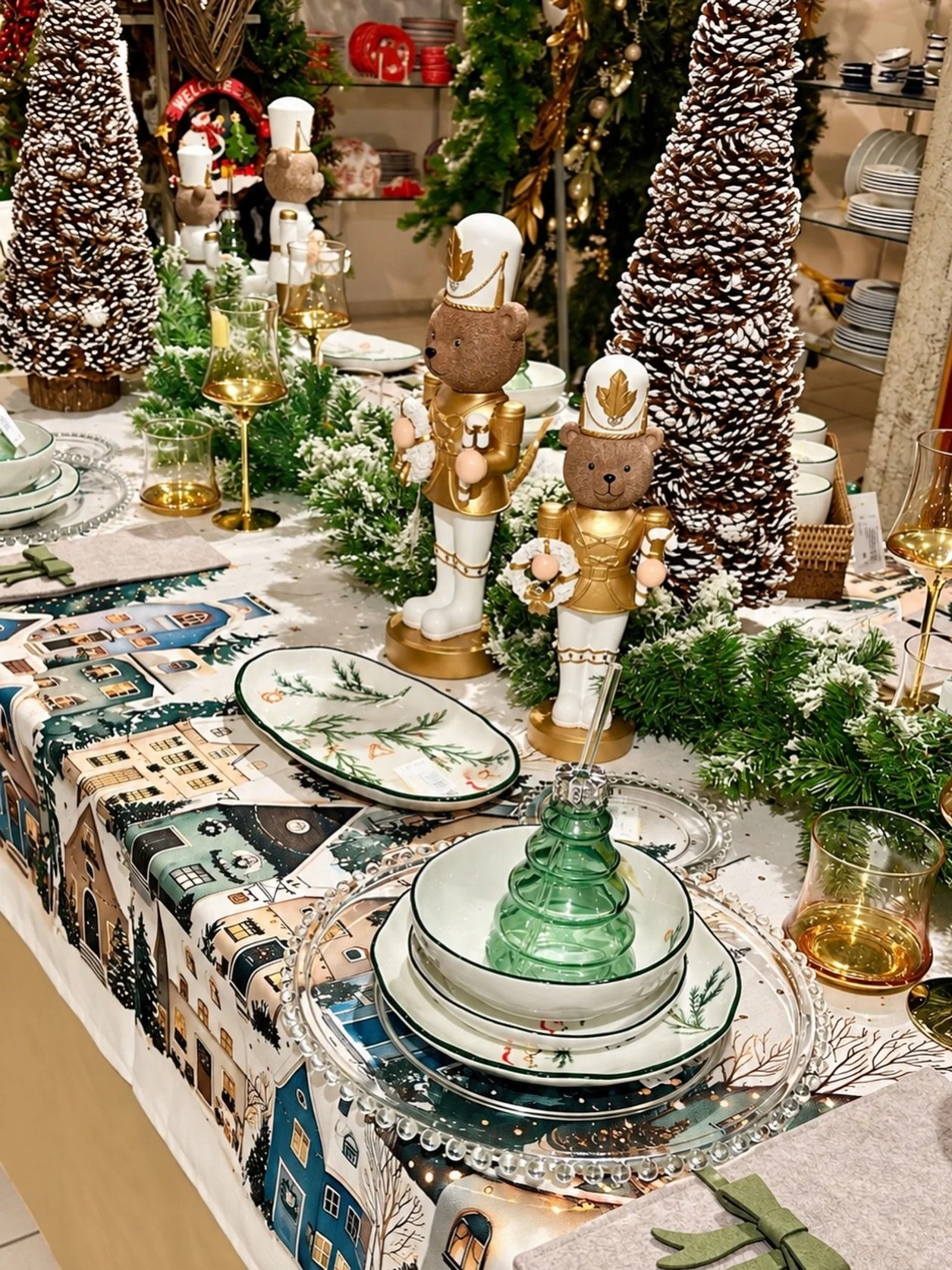 Lo sappiamo, mancano ancora pi&ugrave; di due mesi a Natale&hellip; 🎄

Ma quest&rsquo;anno abbiamo deciso di giocare d&rsquo;anticipo!

Il nostro Mercatino di Natale &egrave; gi&agrave; pronto: decorazioni, luci, addobbi, idee regalo e tantissime is