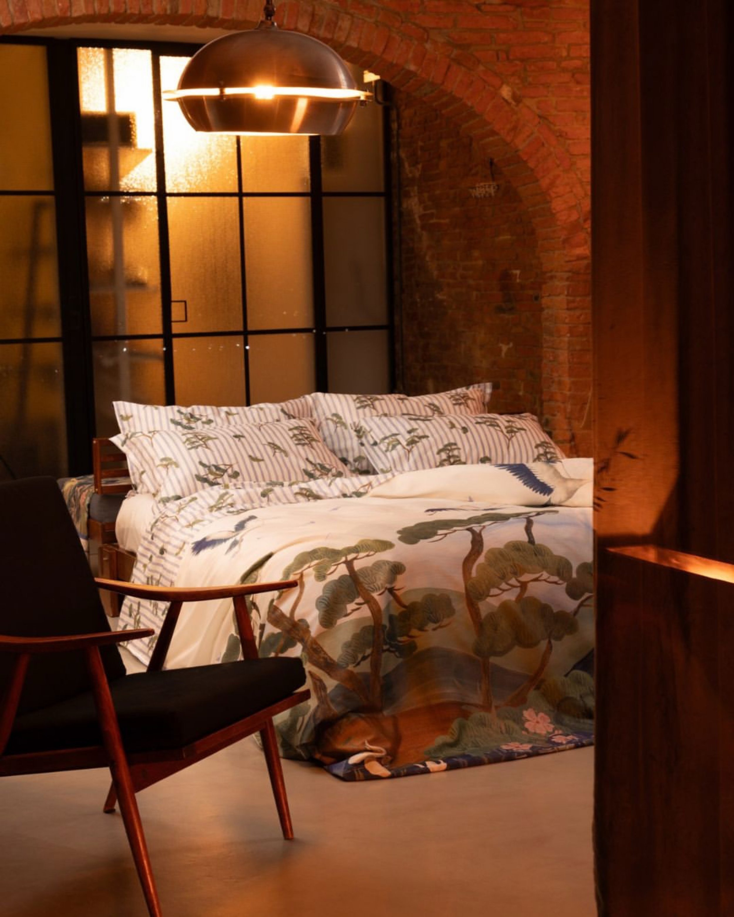 APPENA ARRIVATO ✨ Gru in volo, pini e paesaggi d&rsquo;ispirazione giapponese. 🌿

IZUMI, il bellissimo completo letto di @tessituratoscanatelerie, trasforma la camera da letto in un dipinto.

Da scoprire nel reparto biancheria!

#tessituratoscanatel