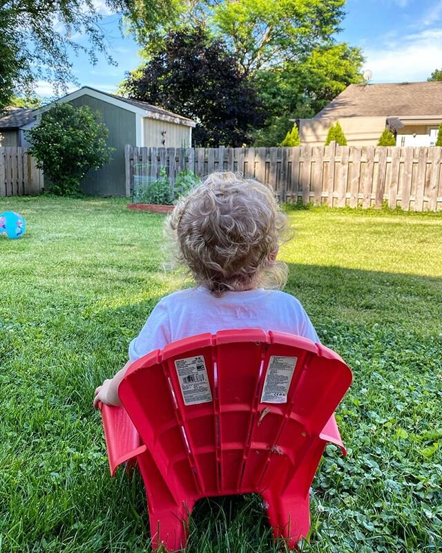 Watching the world go by. ✈️