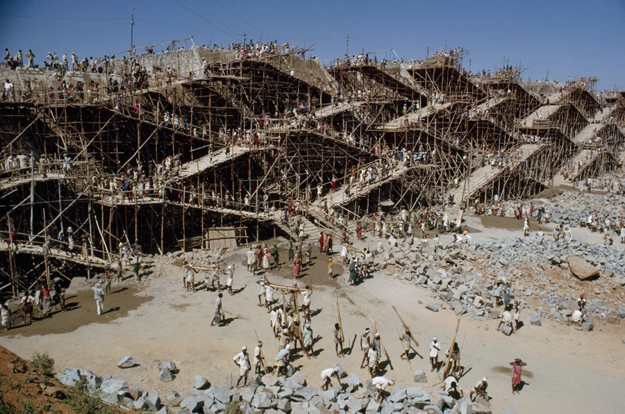 Workers swarm over scaffolding to erect the Nagarjuna Sagar dam in India, May 1963.PHOTOGRAPH BY JOHN SCOFIELD, NATIONAL GEOGRAPHIC