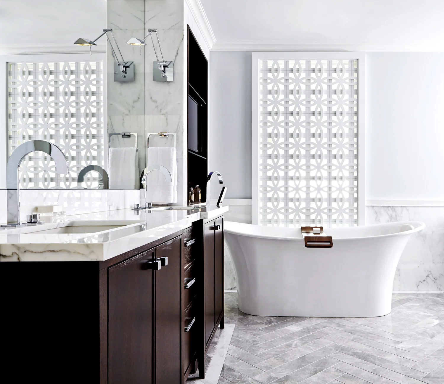 LSI_Leaside Master Bath1-min.jpg