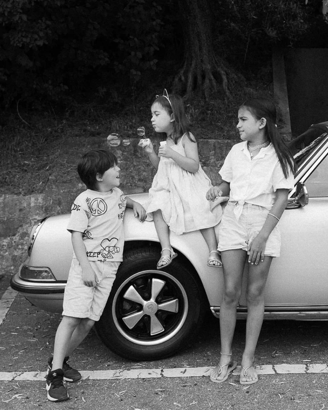 when real life looks better than a movie 🍿 shot in Lugano.

#luganofamilyphotographer #vintageporsche #familyphotographerlugano #fotografofamiglialugano