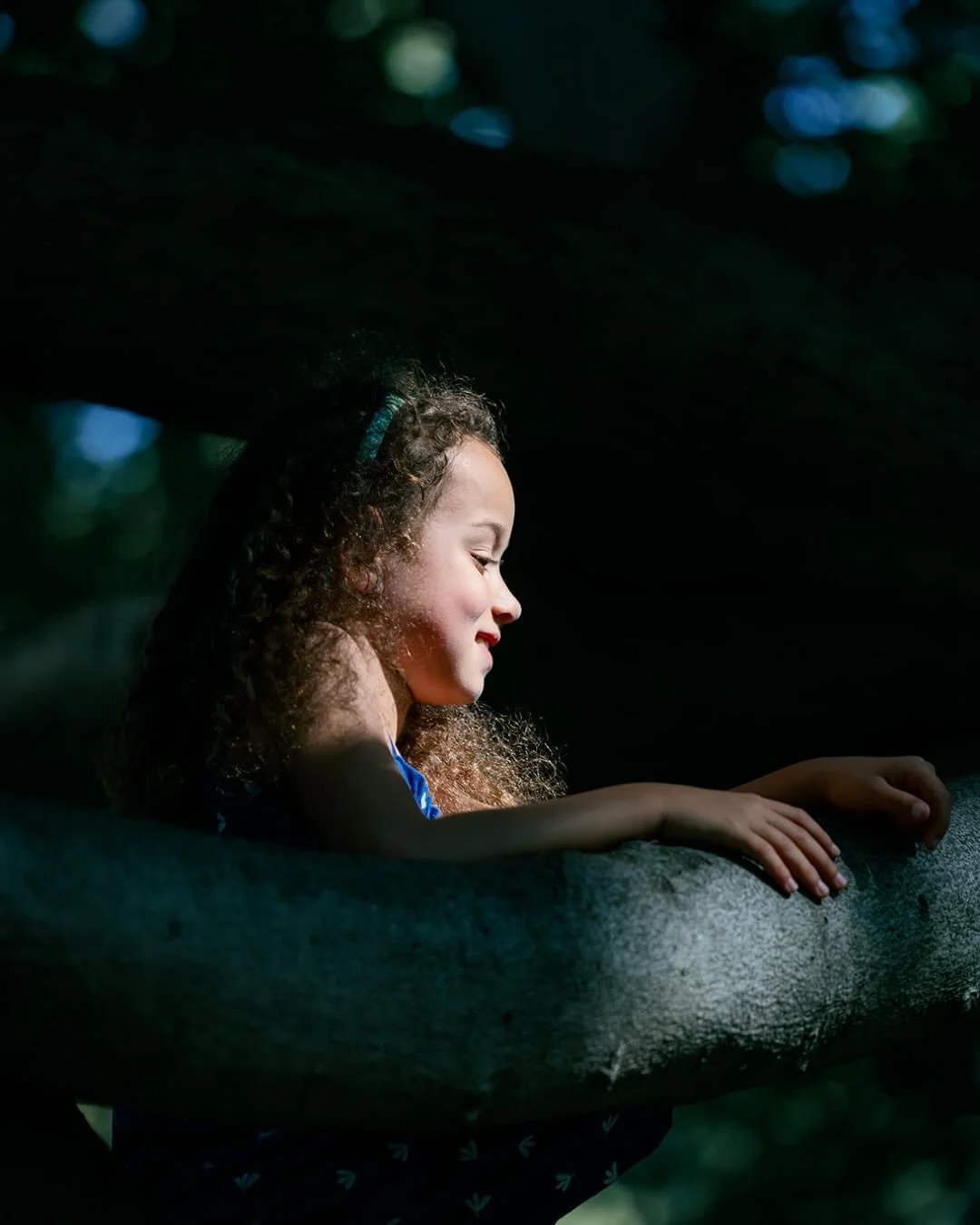Some families you photograph once. Others you get to follow through the years, and that&rsquo;s where the real magic happens

🌿

#familyphotographerlugano #lugano #ticino  #luganofamilyphotographer