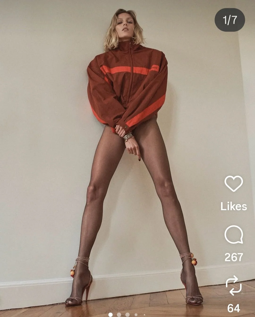 heels and pantyhose full body Screenshot_20251020_213415_Instagram.jpg