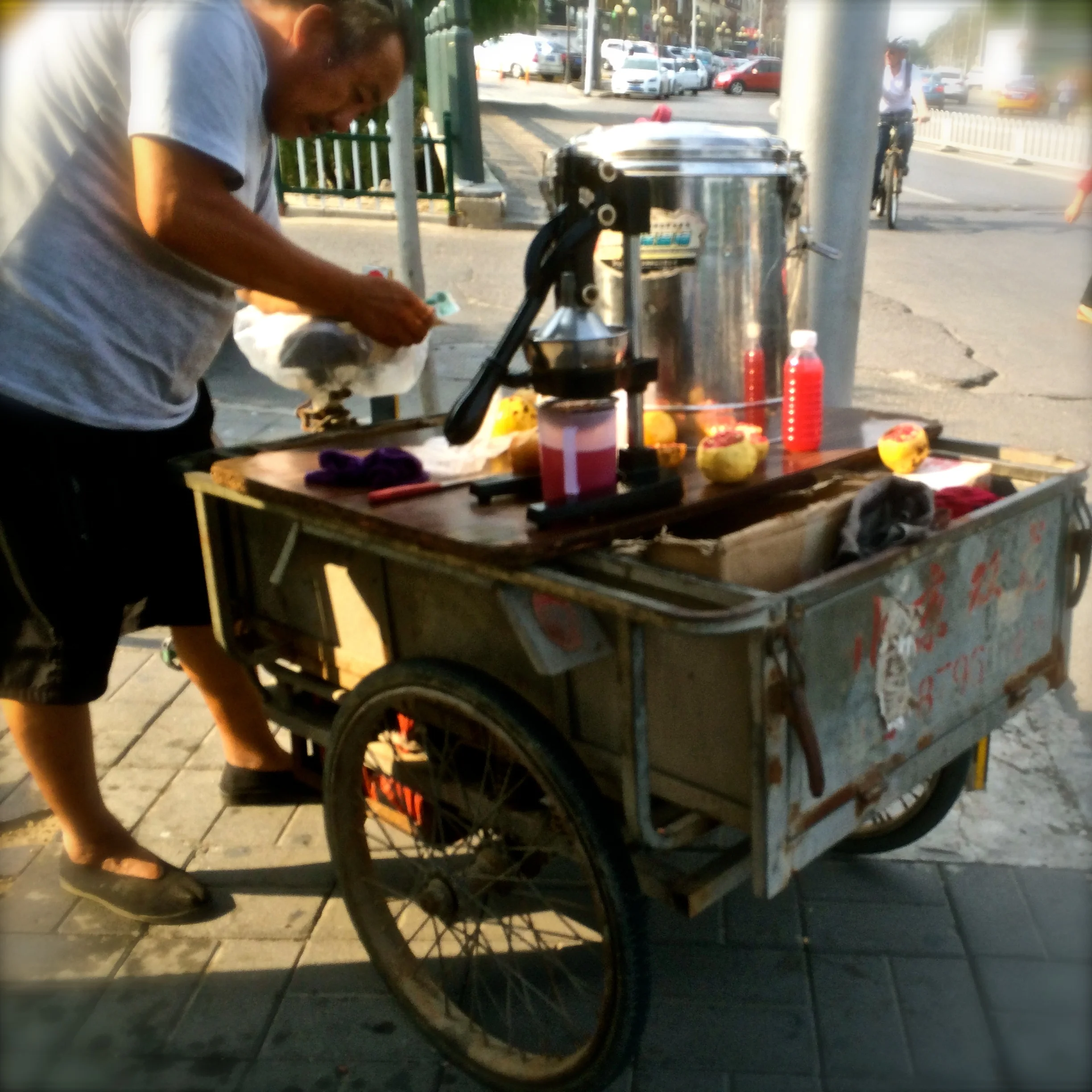 fresh juice, anyone? ummm....I'll pass....xièxiè (thanks)