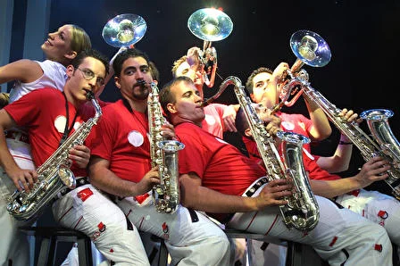 saxesonbench.jpg