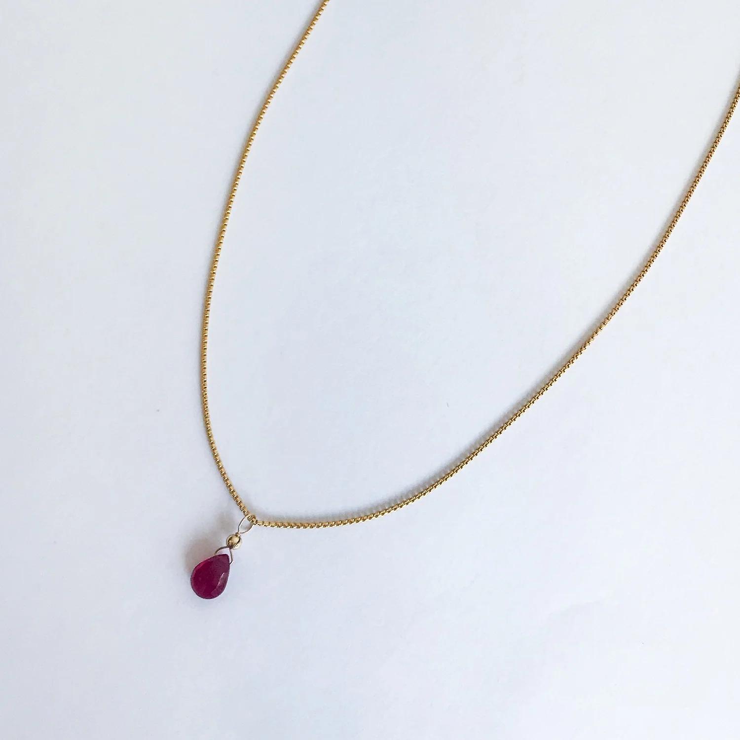 isla-ruby-gold-pendant2.jpg
