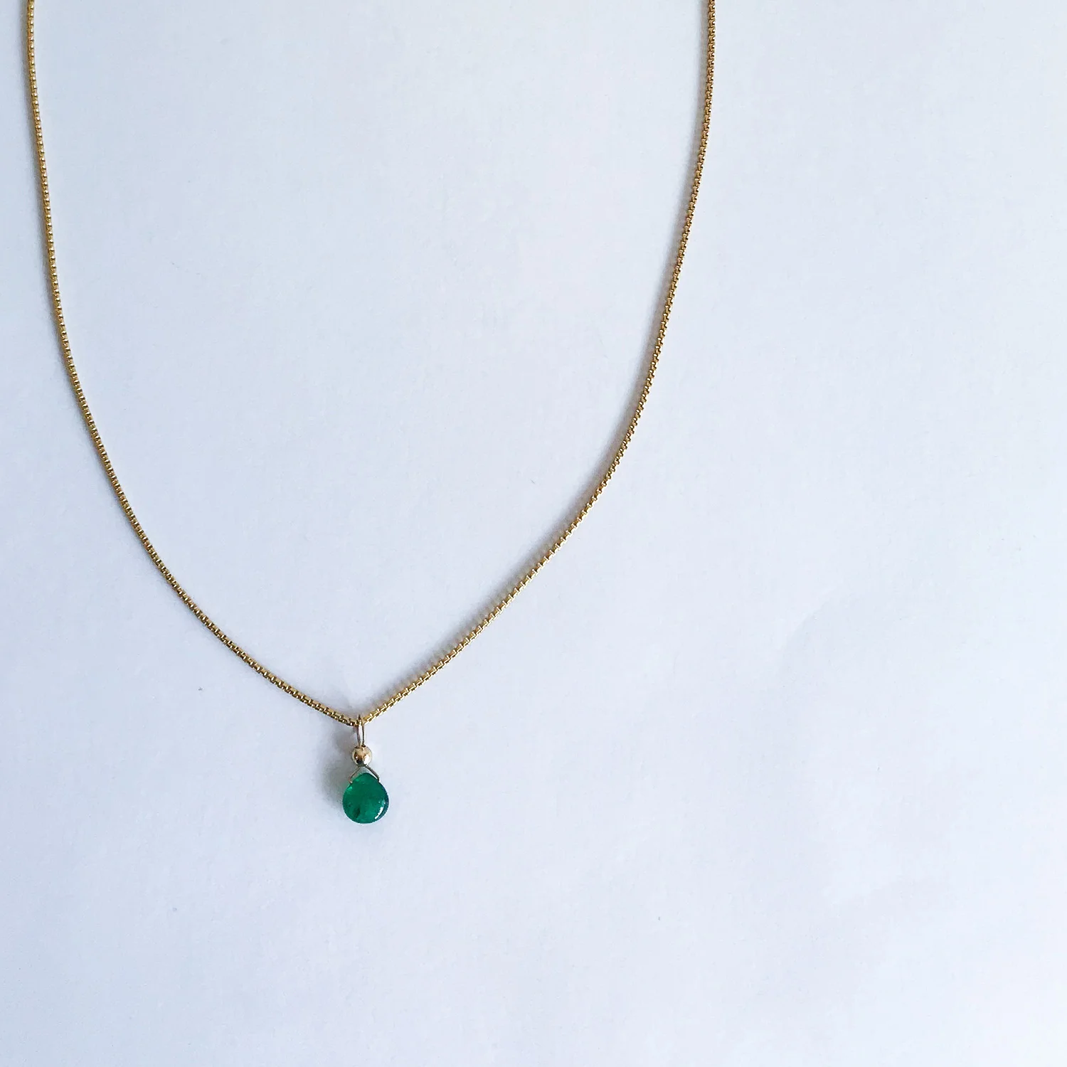isla-emerald-gold-pendant2.jpg