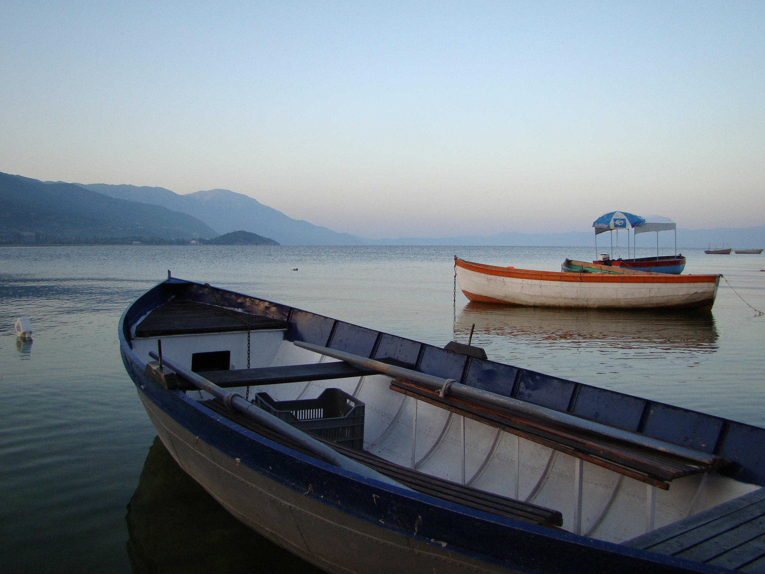 Blue Boat, Red Boat